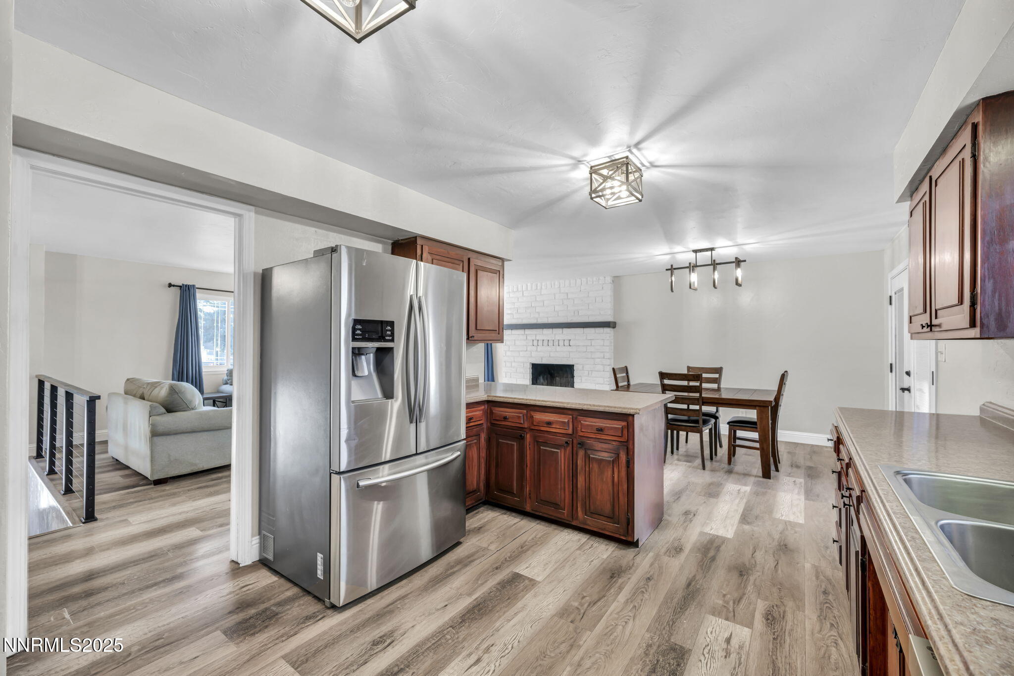 33-web-or-mls-14595-chamy-dr