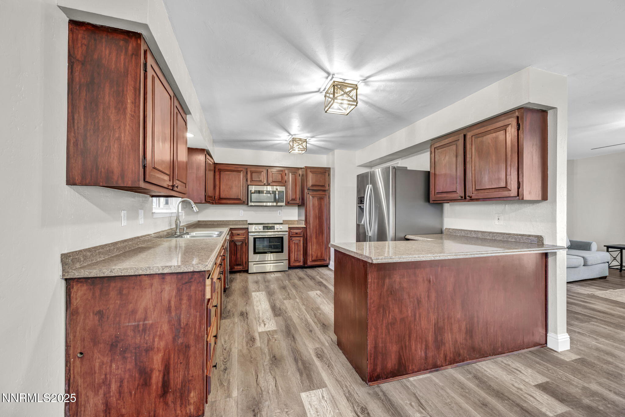 29-web-or-mls-14595-chamy-dr