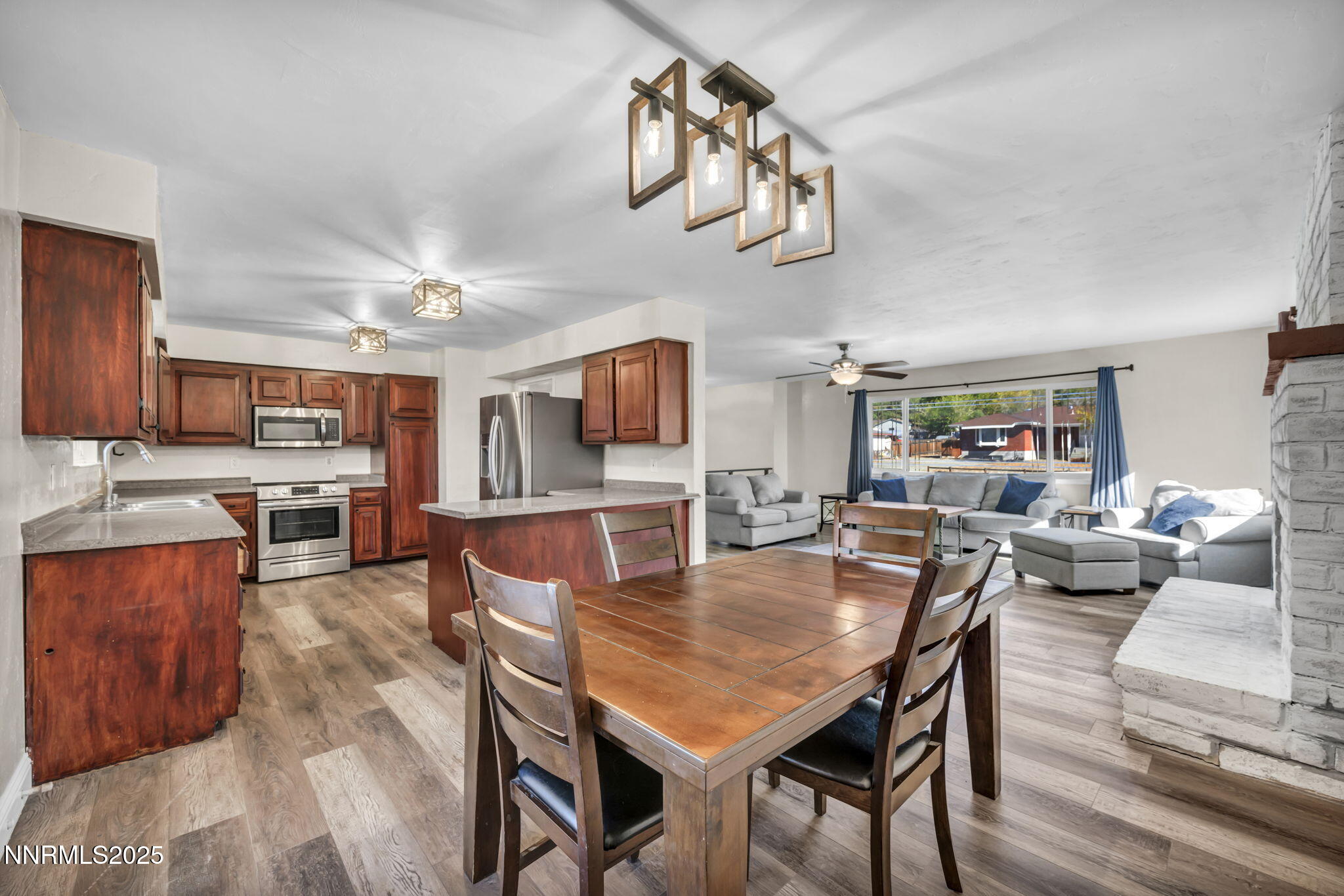 28-web-or-mls-14595-chamy-dr