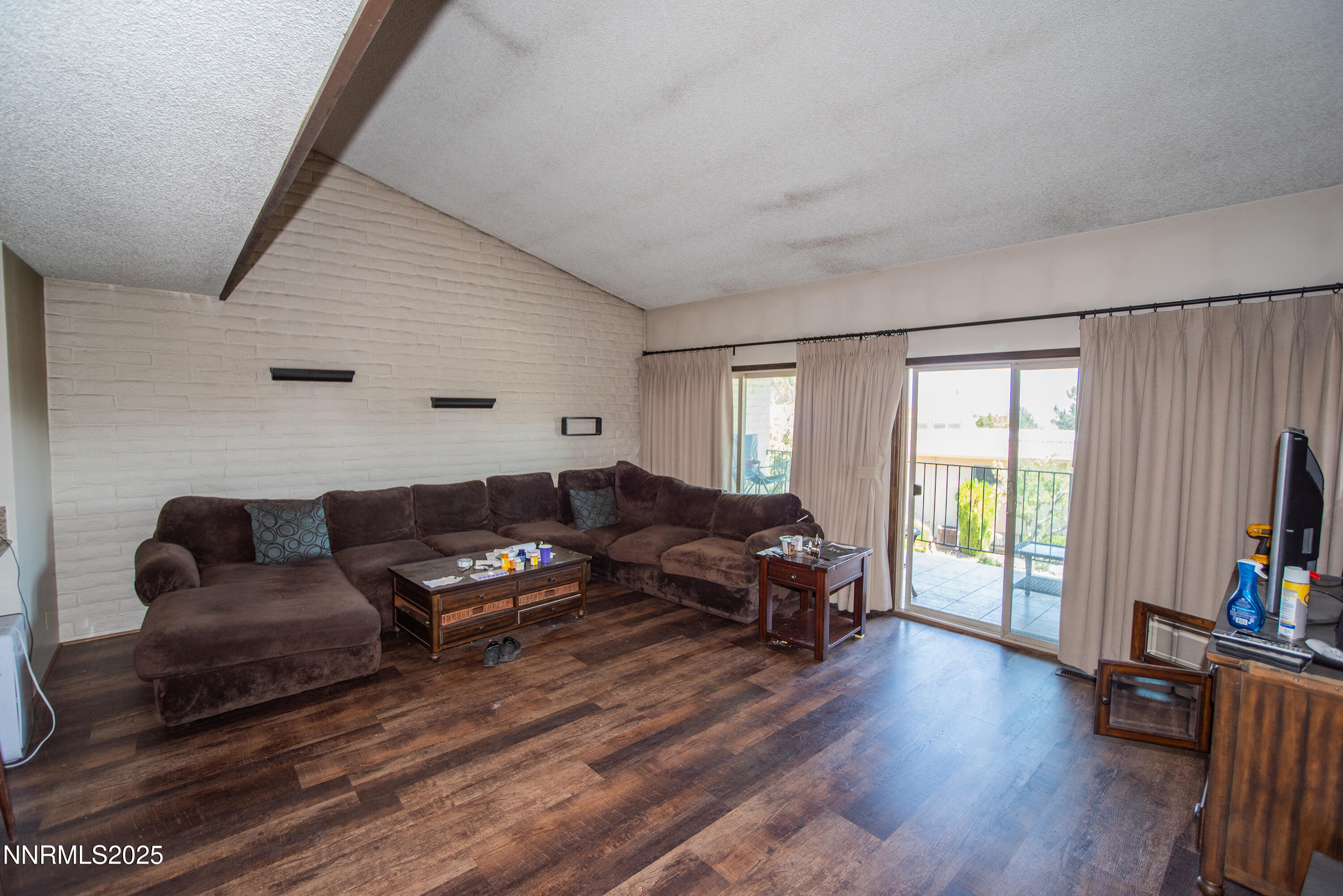 08 - Living Room 1 - 40981