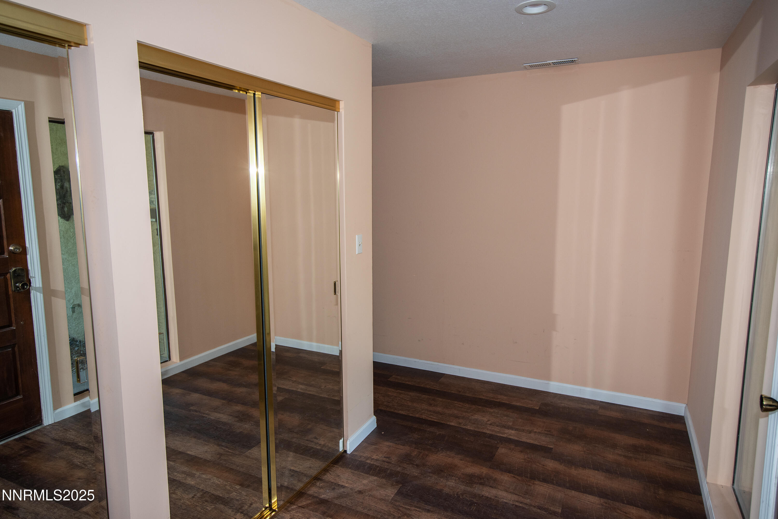 03 - Entry Foyer - 40974jpg