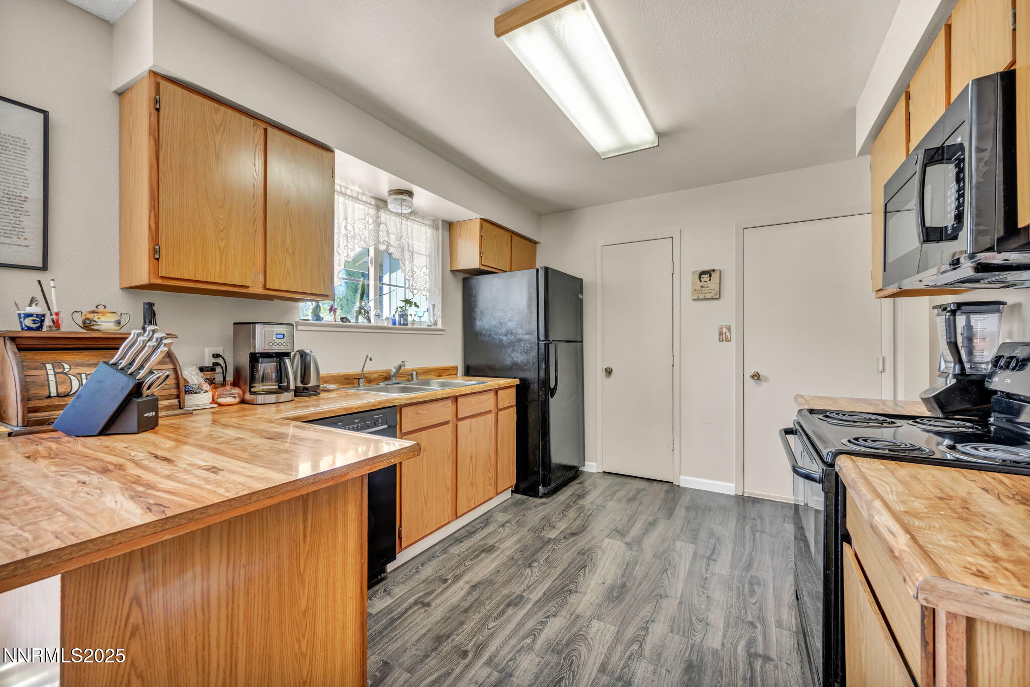 33-web-or-mls-3830-petrel-ct