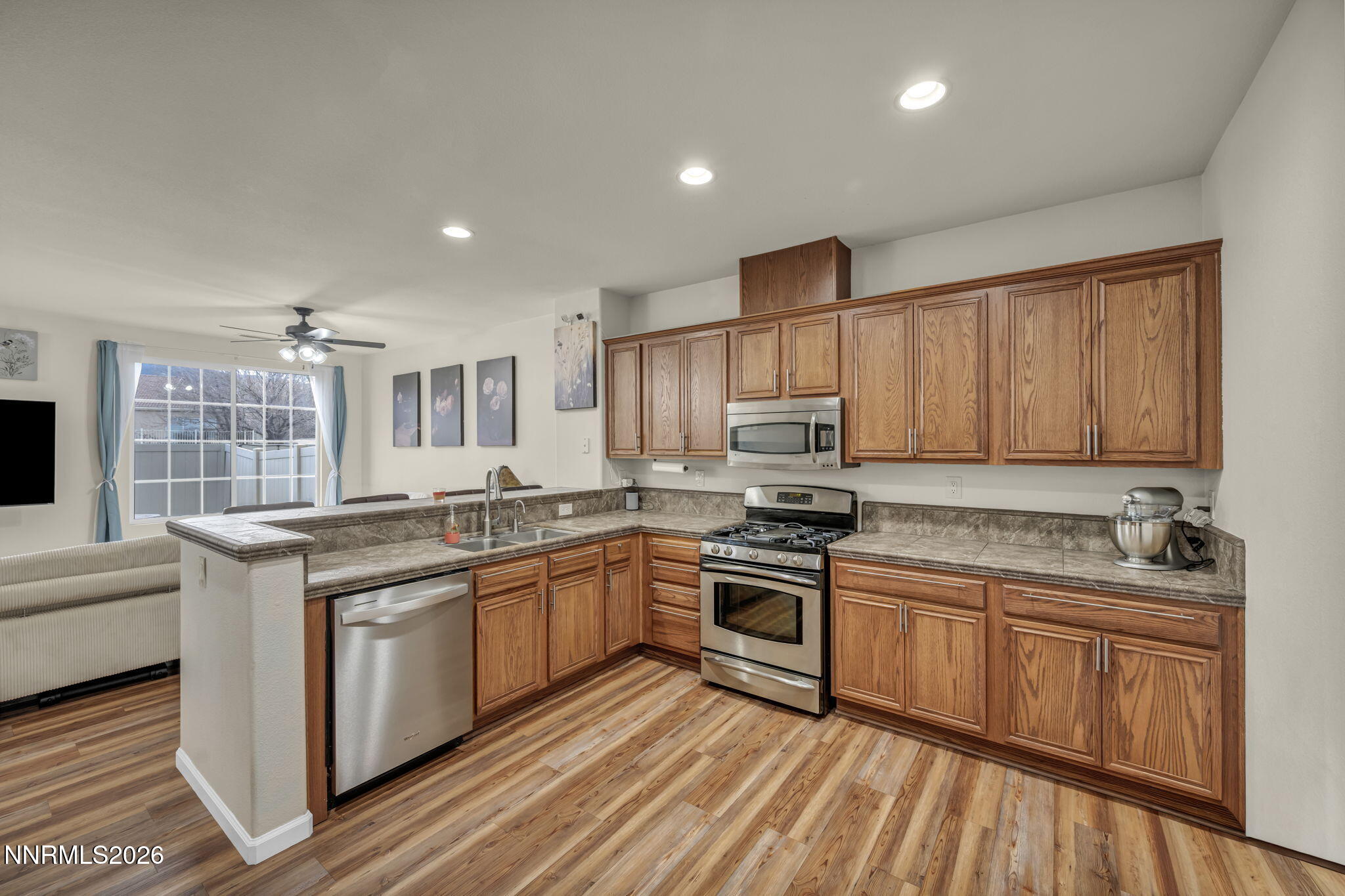 27-web-or-mls-11010-colton-dr