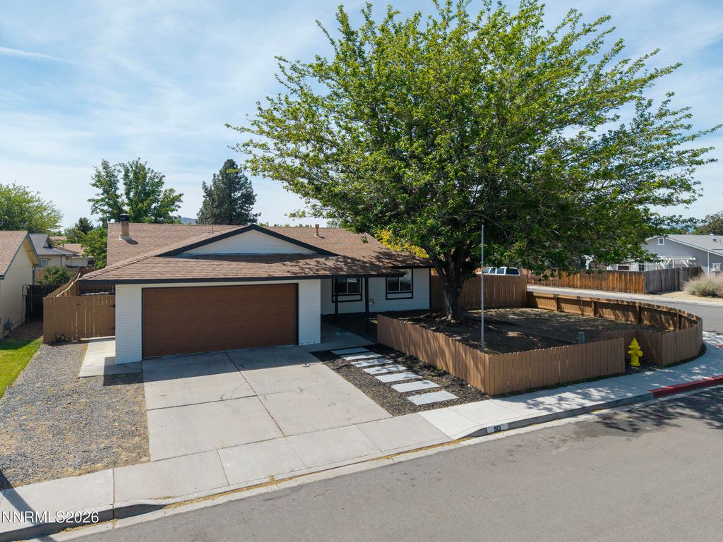 Photo of 913 Glen Molly Drive, Sparks, NV 89434 (MLS # 260006437)