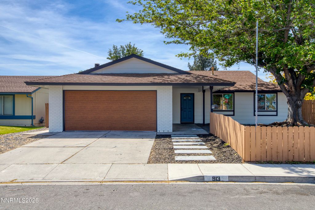 Photo of 913 Glen Molly Drive, Sparks, NV 89434 (MLS # 260006437)