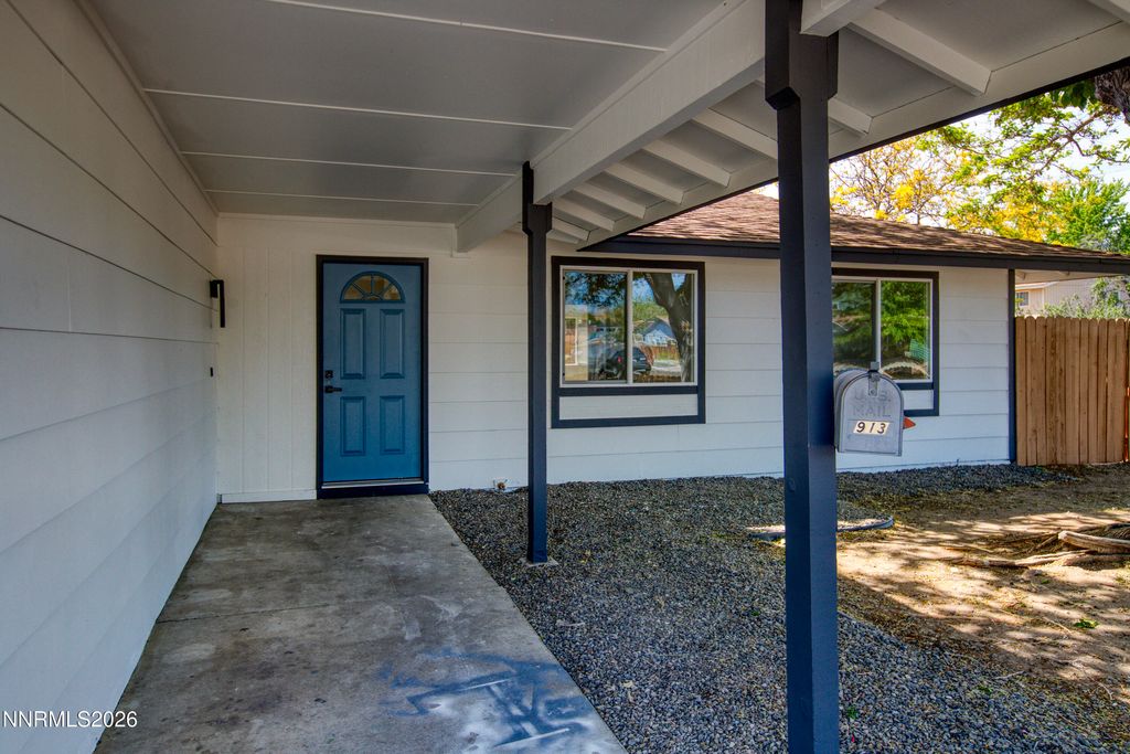 Photo of 913 Glen Molly Drive, Sparks, NV 89434 (MLS # 260006437)