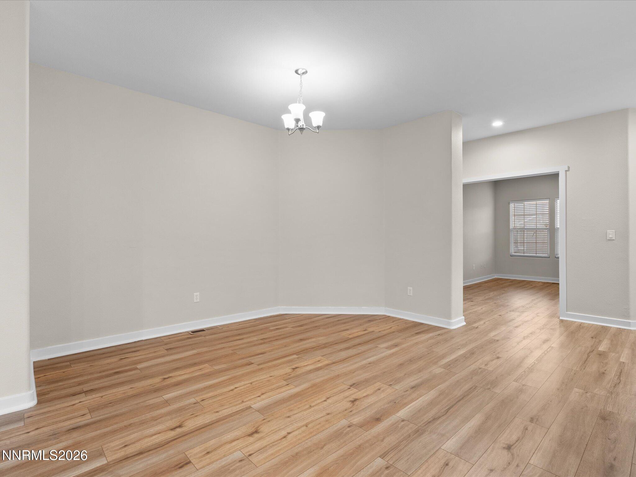 24-5570 Knoll View Way-123