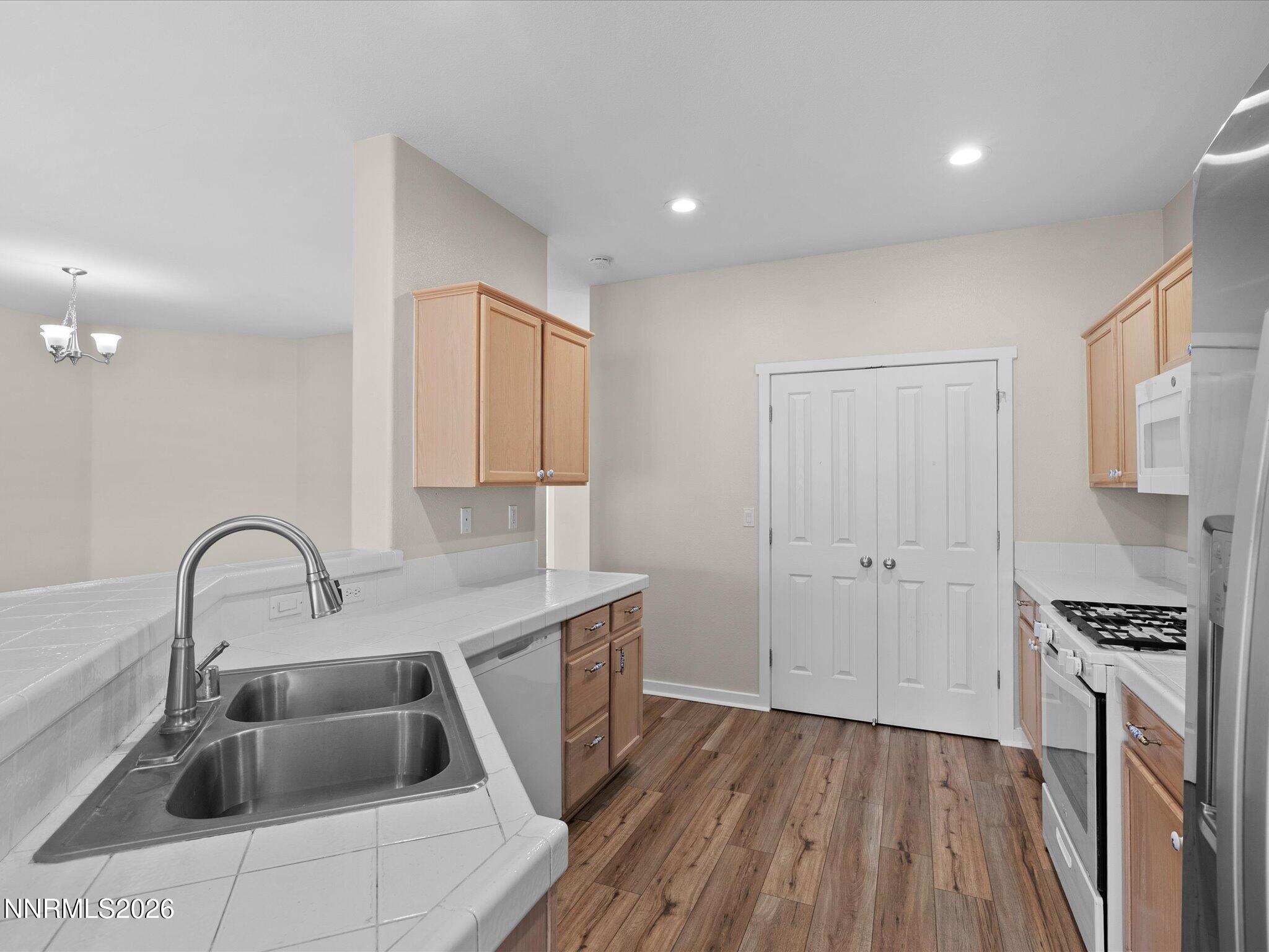 18-5570 Knoll View Way-117