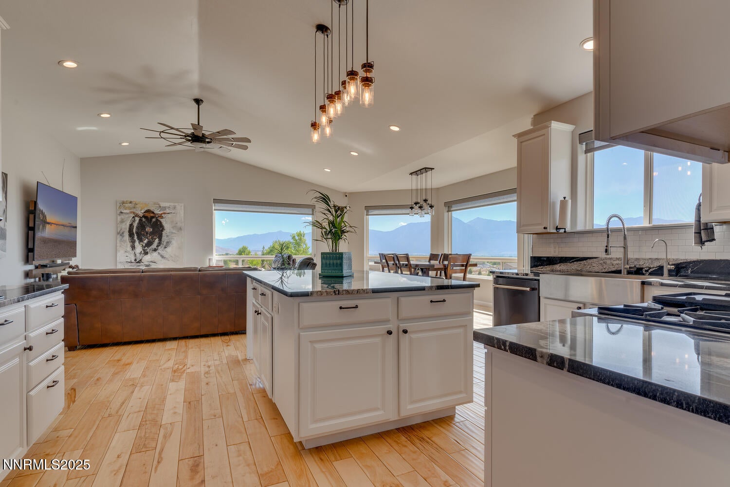 Kitchen/Greatroom