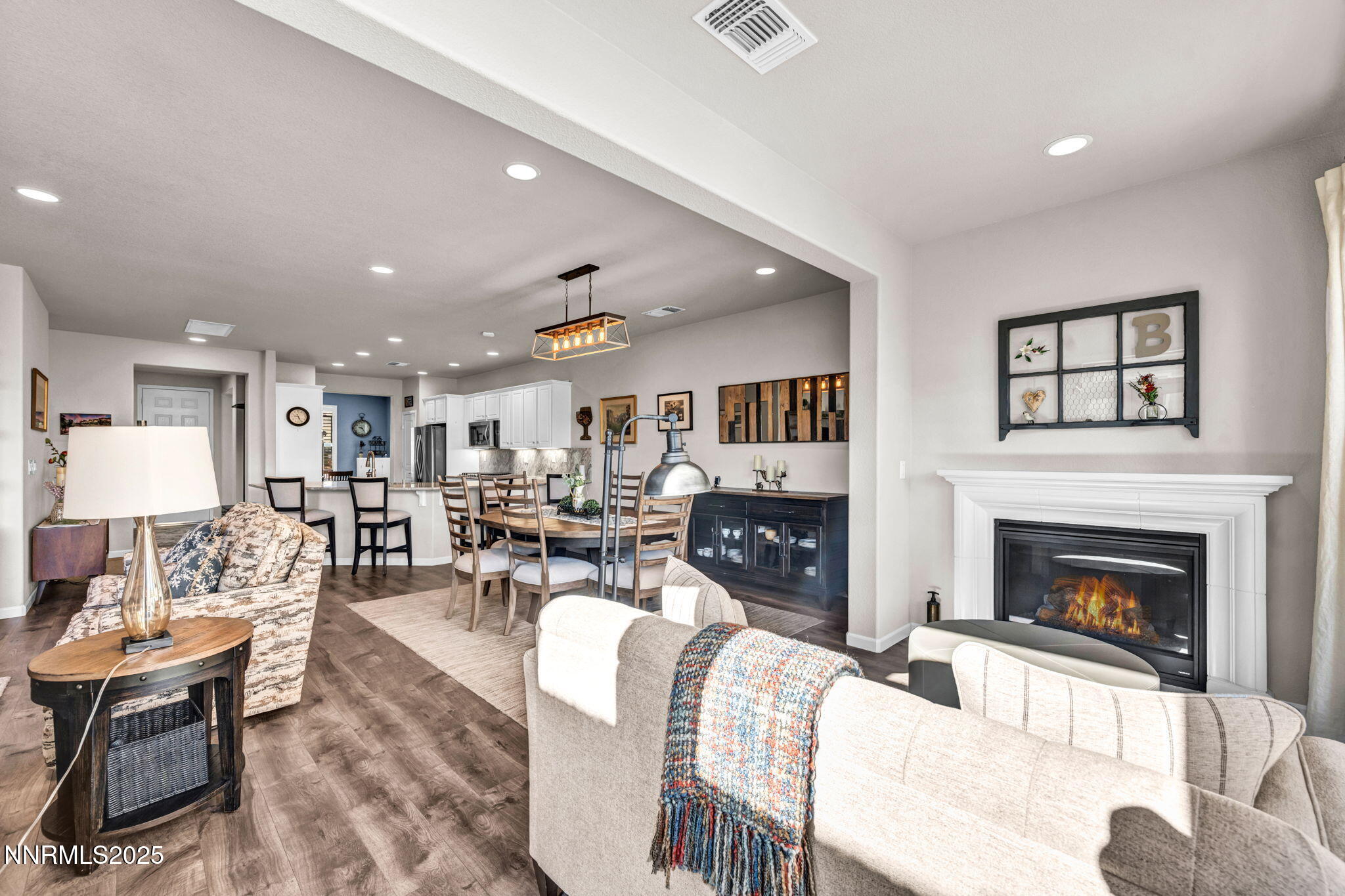 35-web-or-mls-828-larrimore-trl