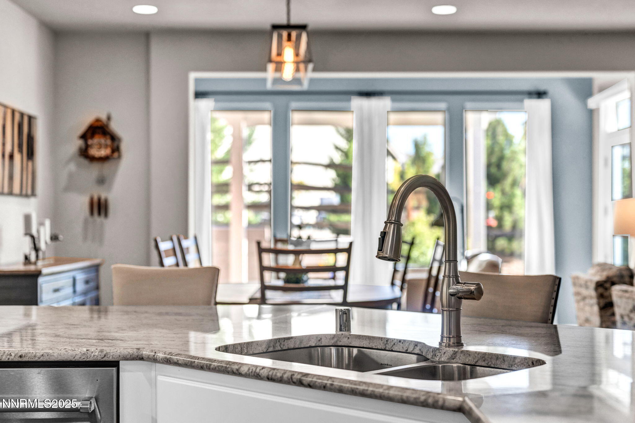 48-web-or-mls-828-larrimore-trl