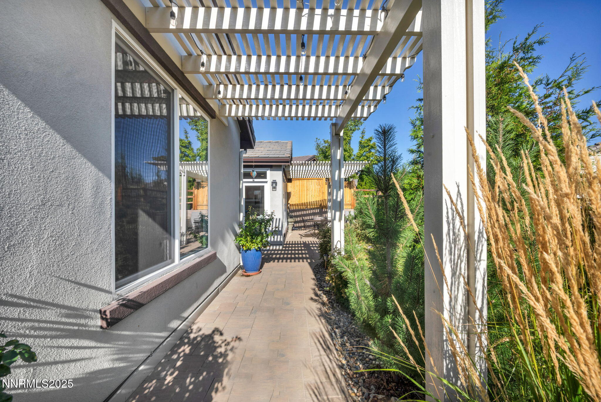 12-web-or-mls-828-larrimore-trl