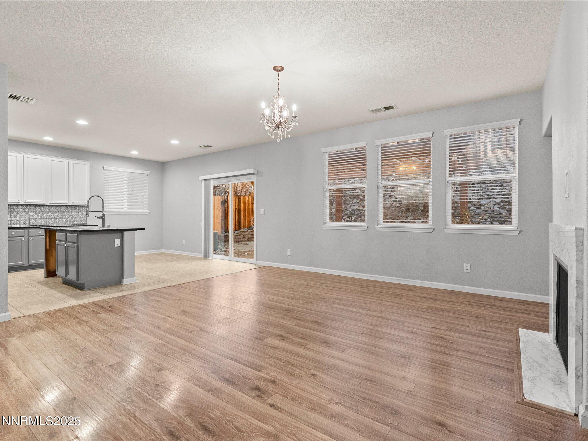 12-1056 Crown View Dr-111