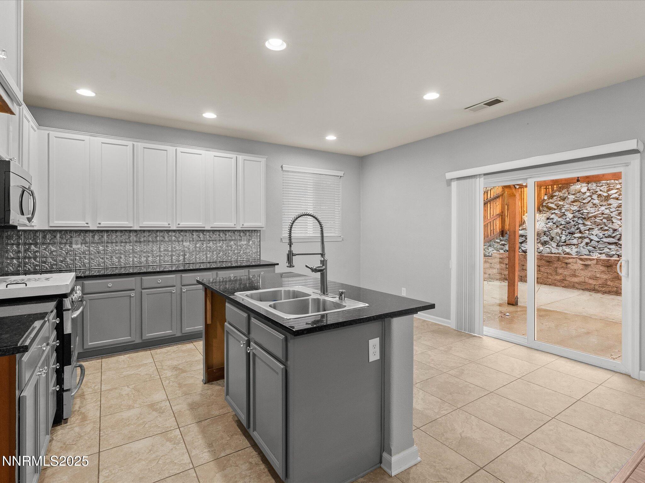 23-1056 Crown View Dr-122