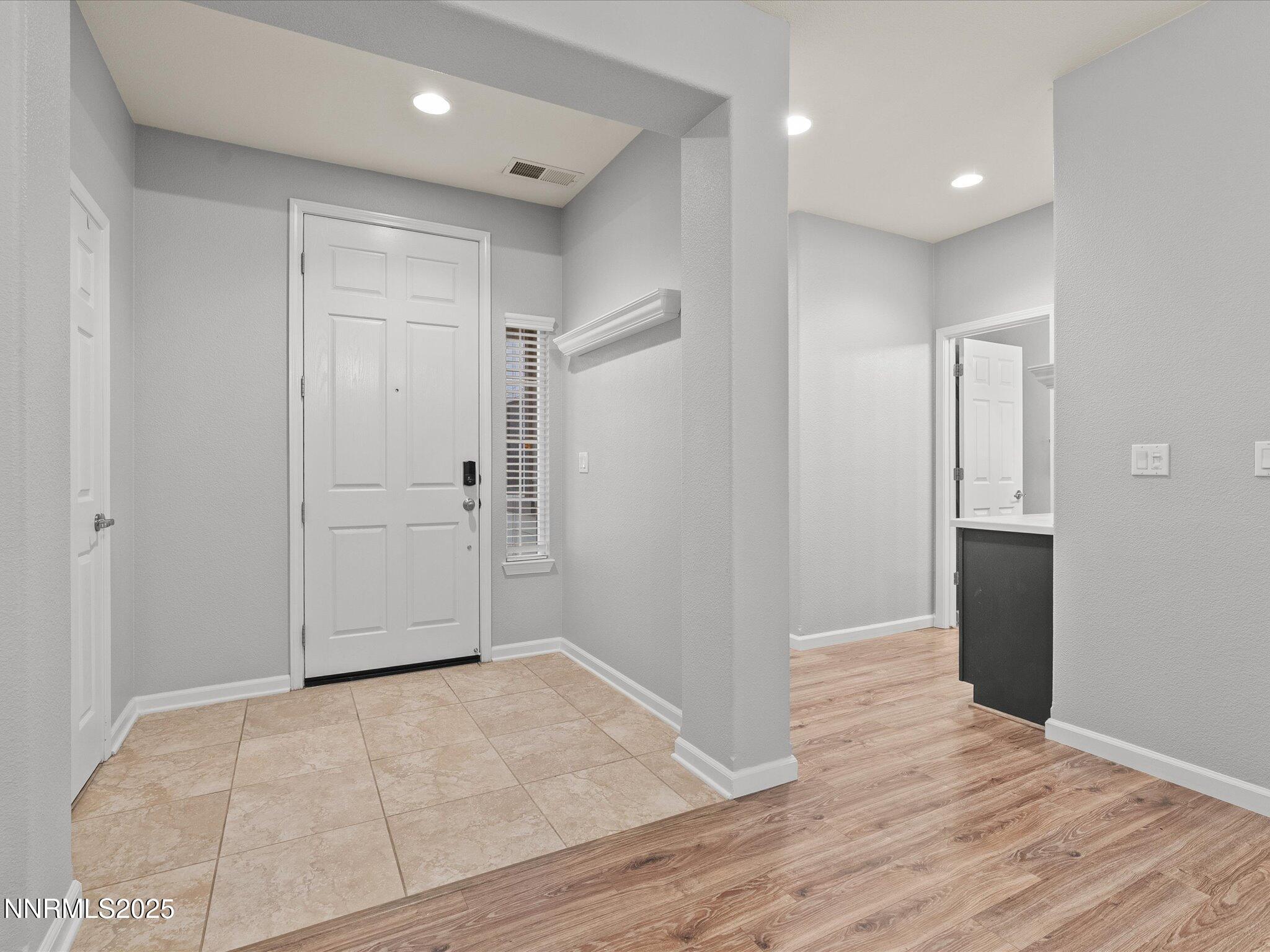 11-1056 Crown View Dr-110