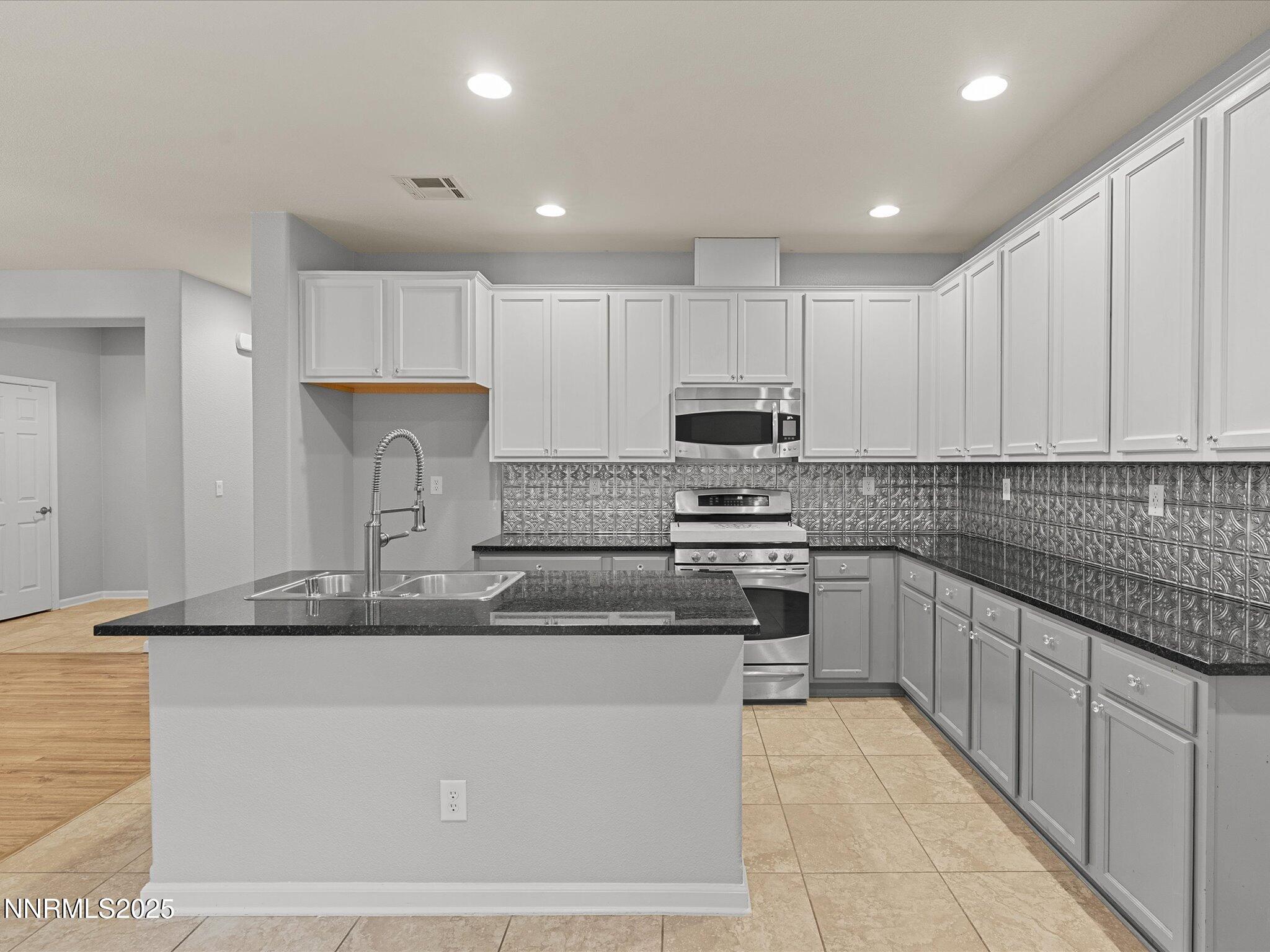 20-1056 Crown View Dr-119