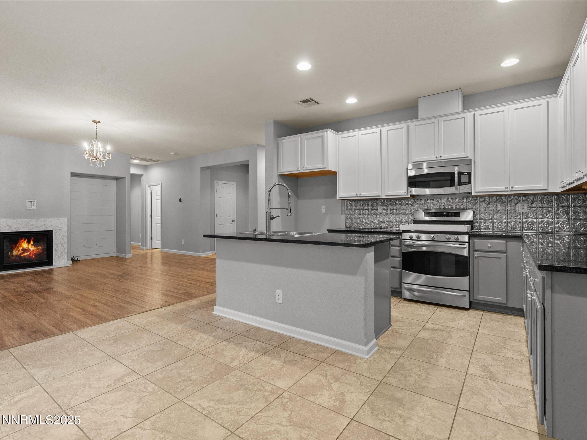 19-1056 Crown View Dr-118