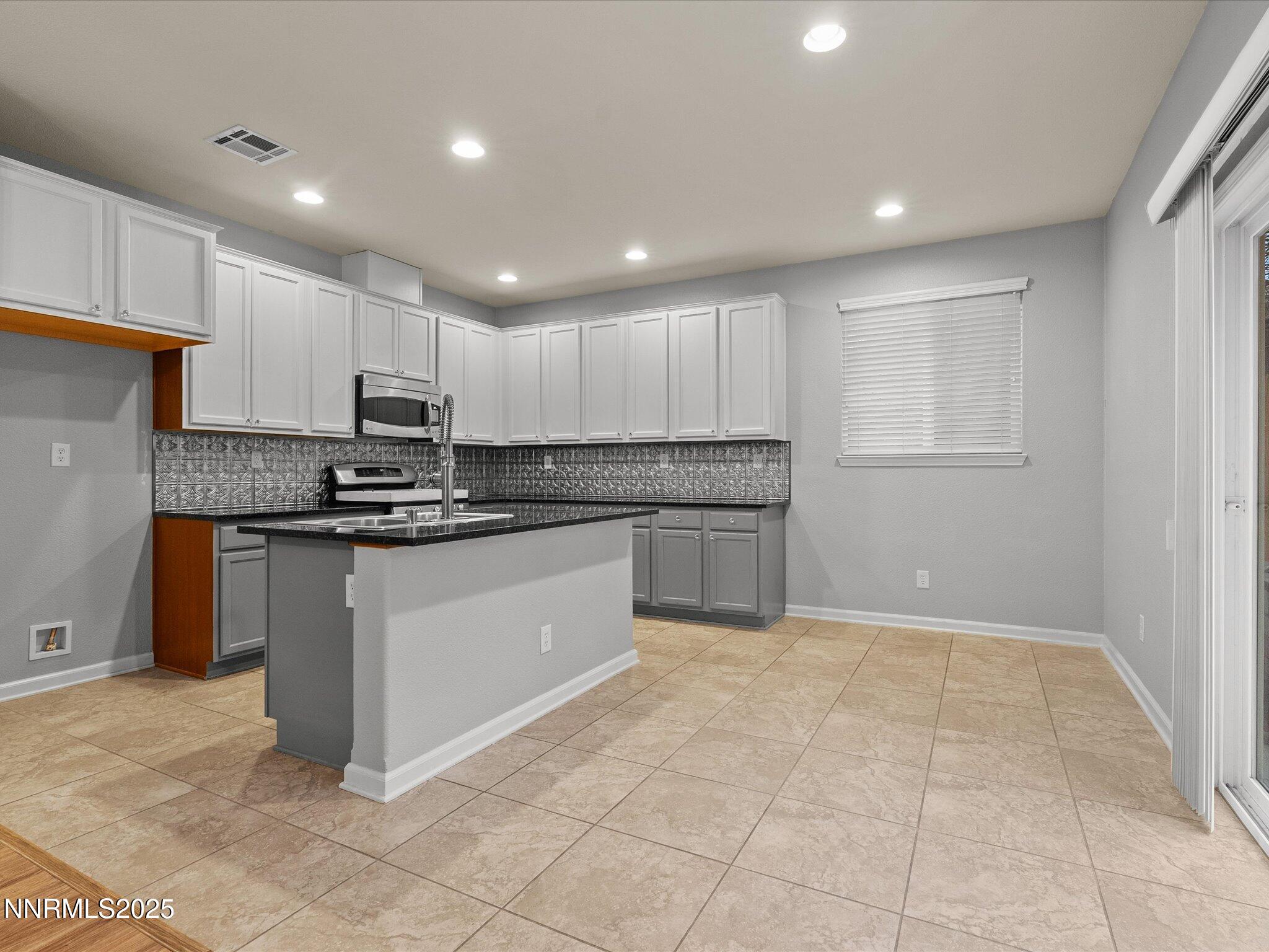 17-1056 Crown View Dr-116