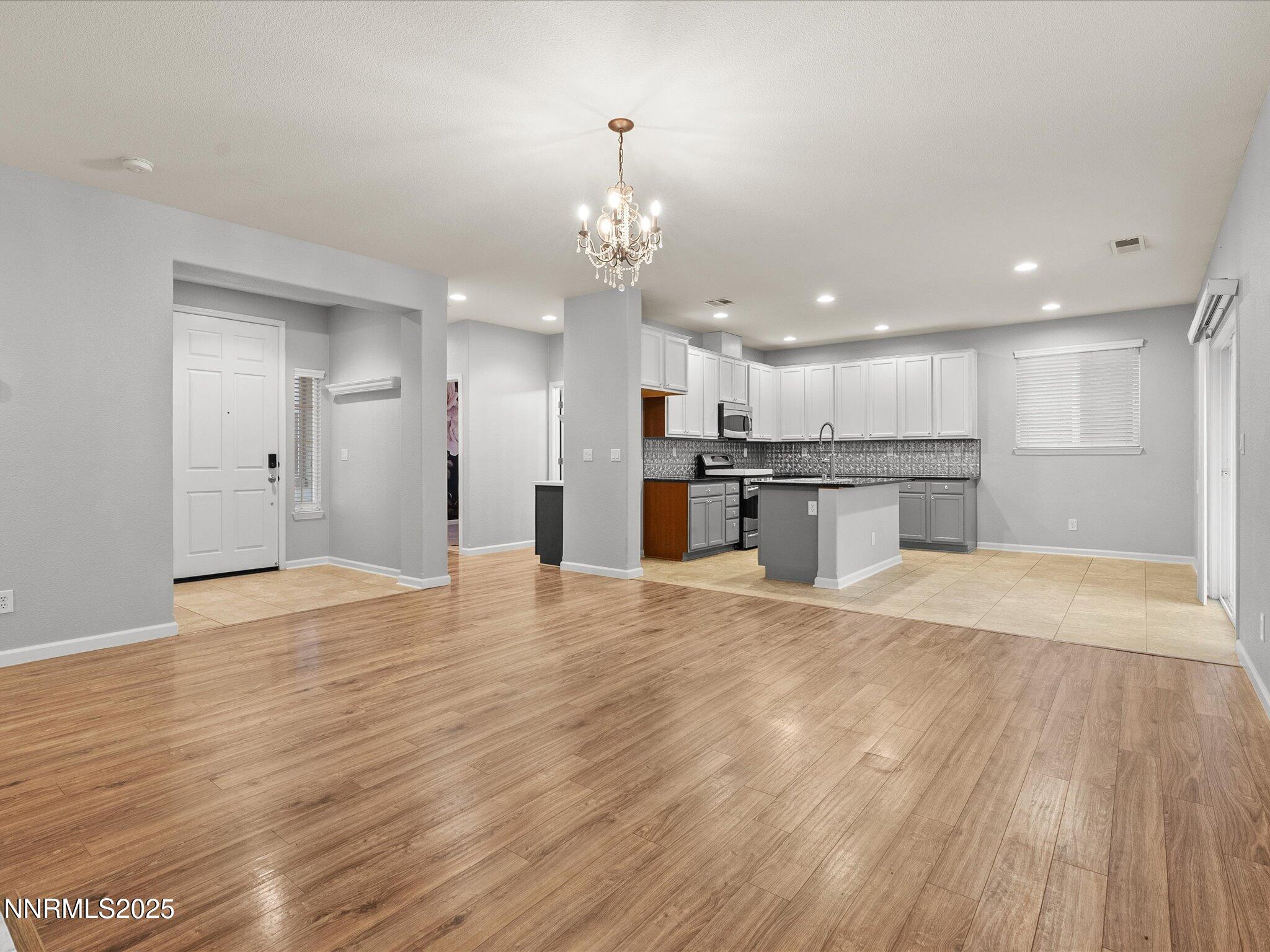 16-1056 Crown View Dr-115