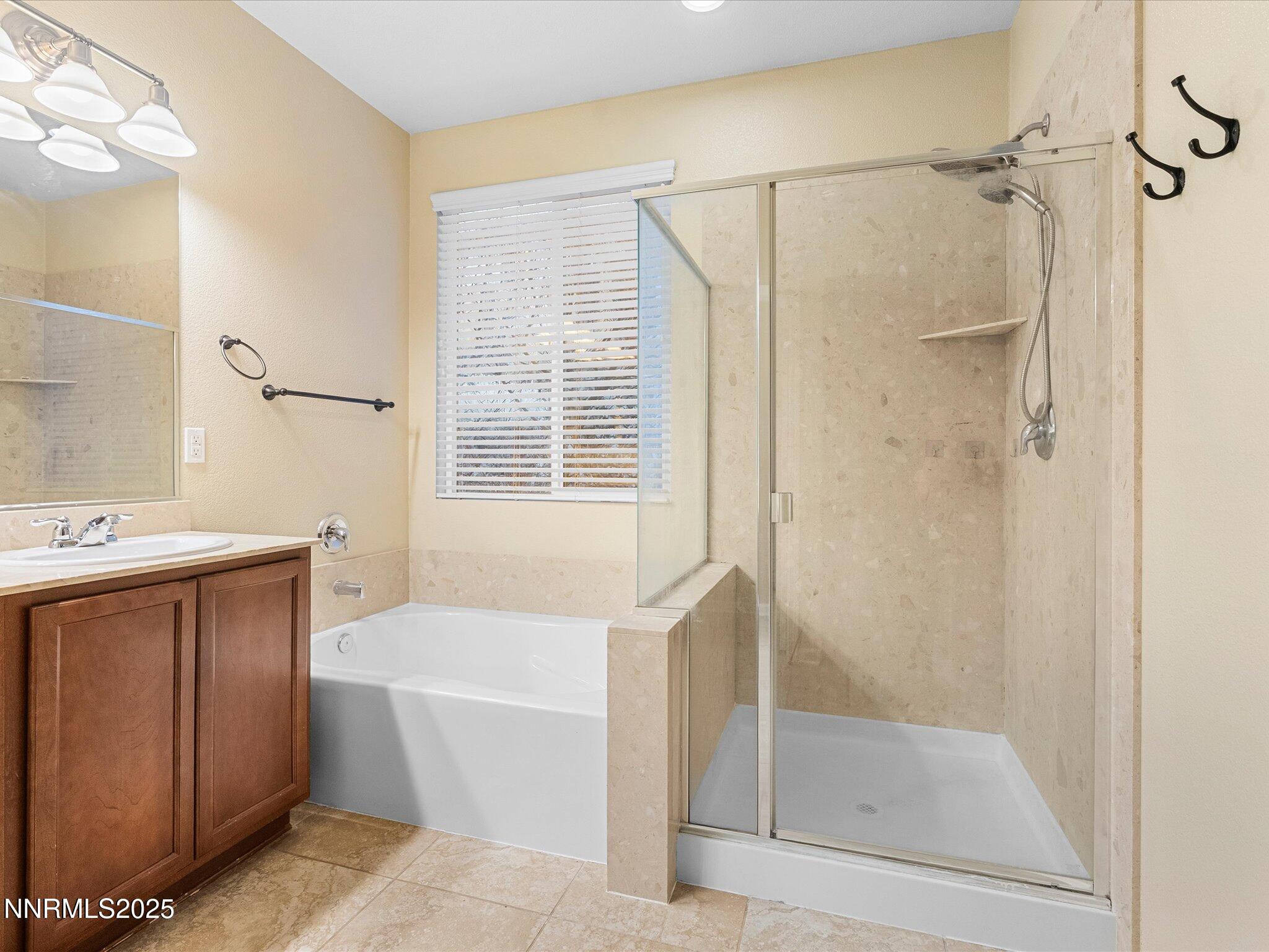 30-1056 Crown View Dr-129