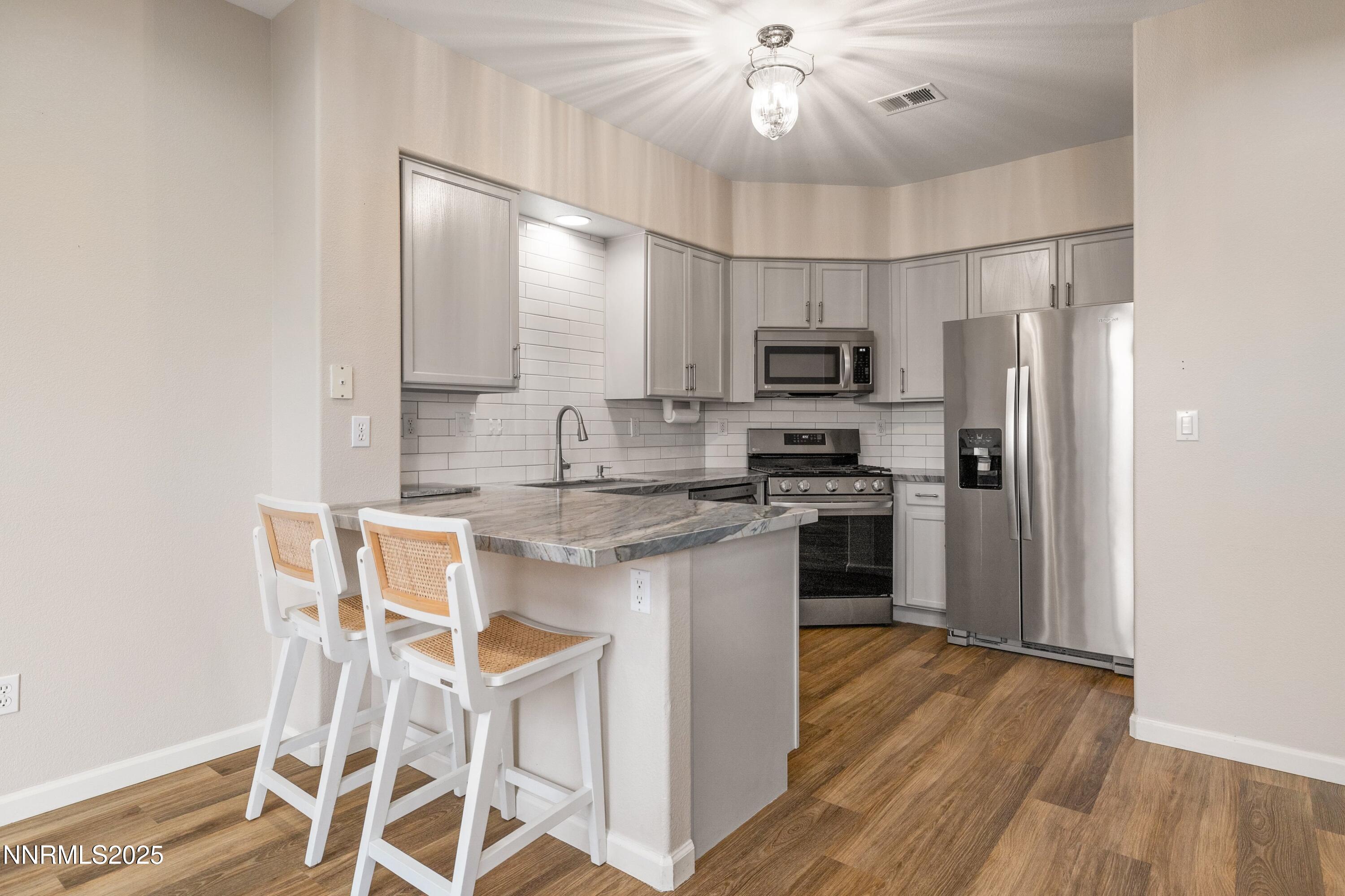 008_8-print-9294_lone_wolf-3_602