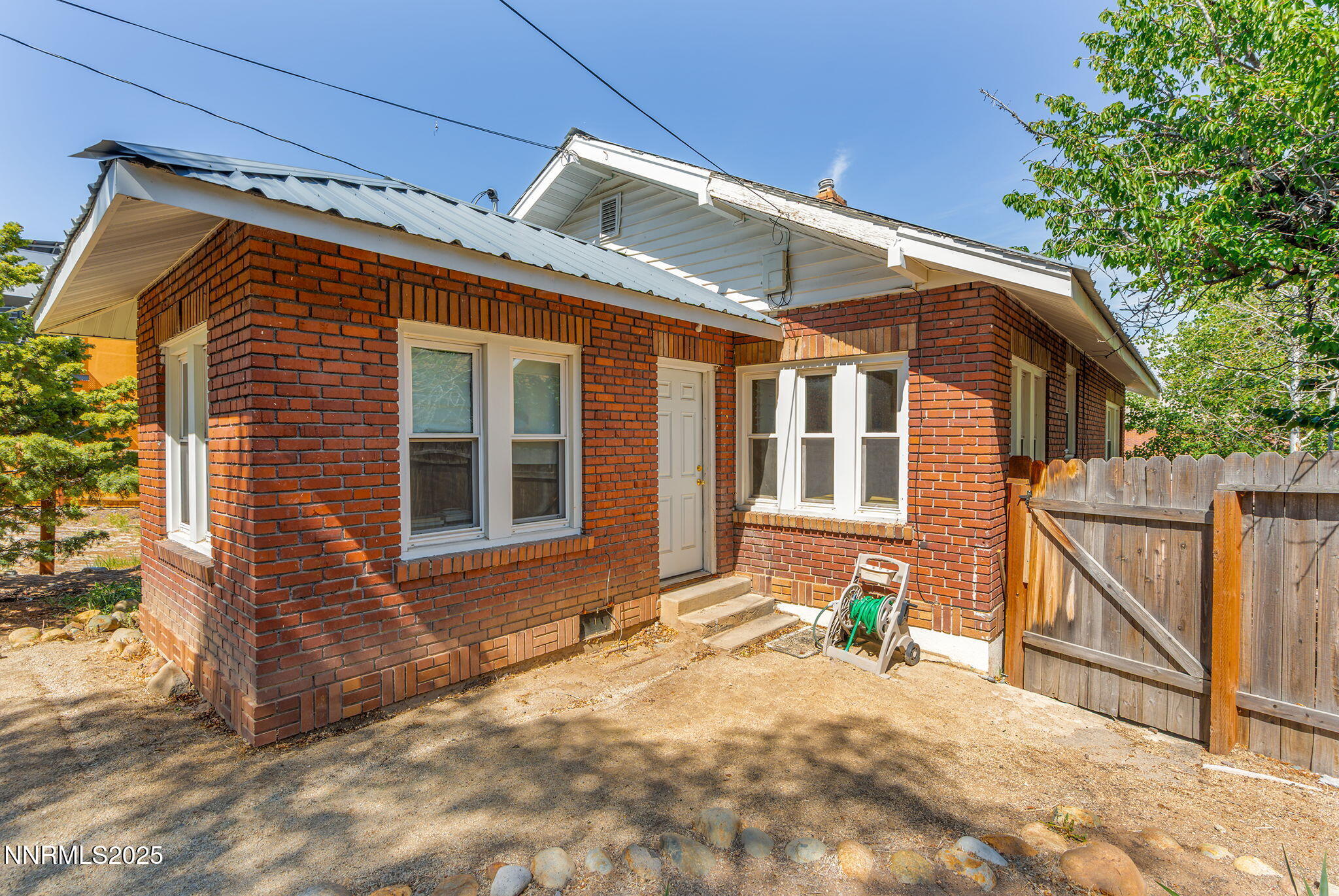 9-web-or-mls-A7400168