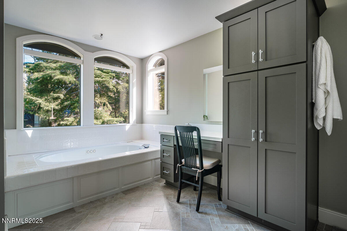 051_2_south_point_place-25_102-edited