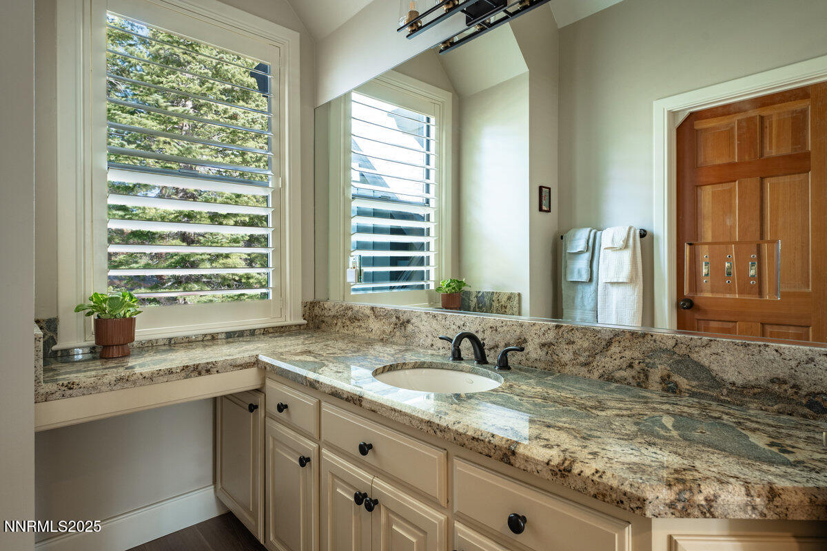 082_2_south_point_place-56_380 copy