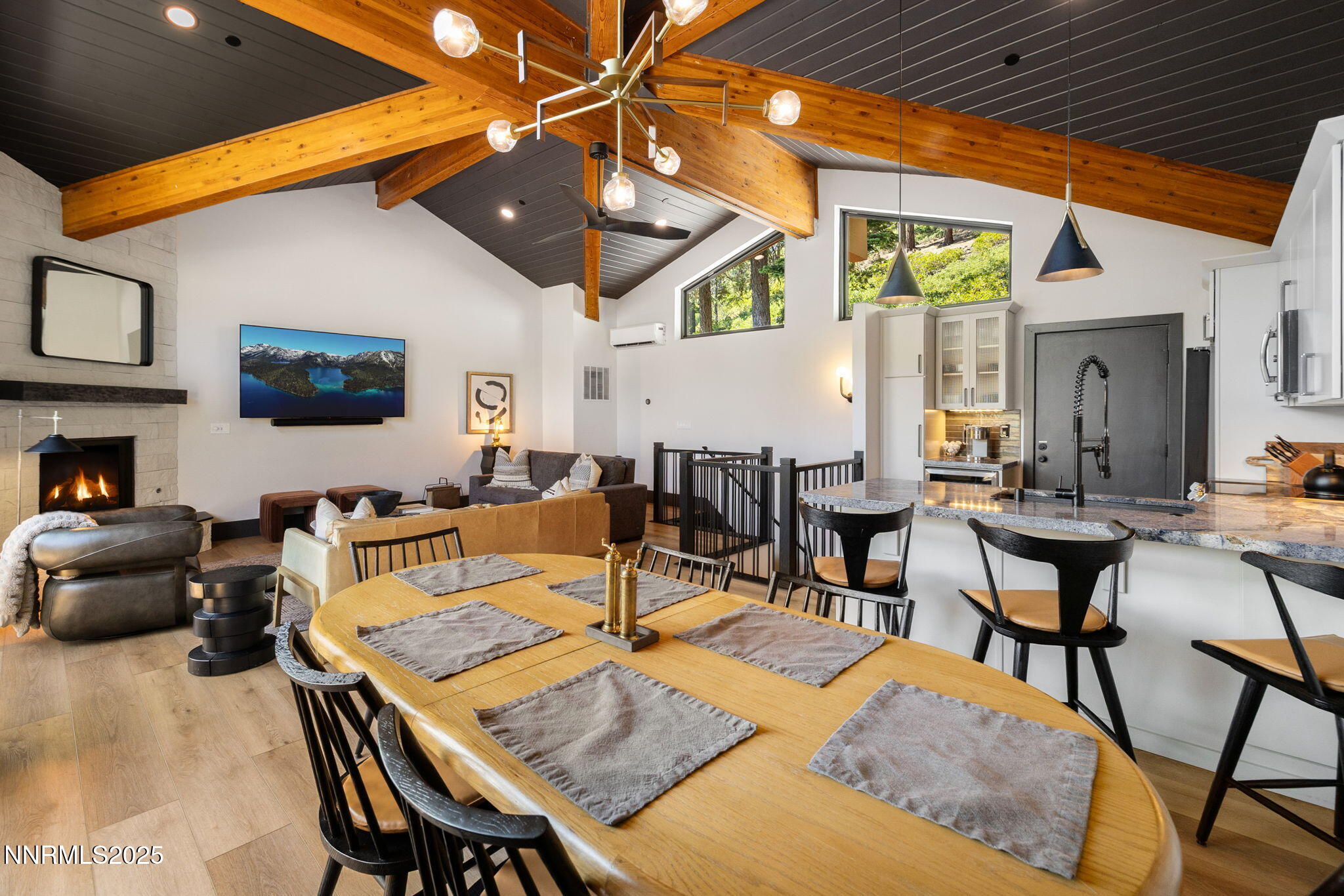 27-web-or-mls-400 Fairview-25