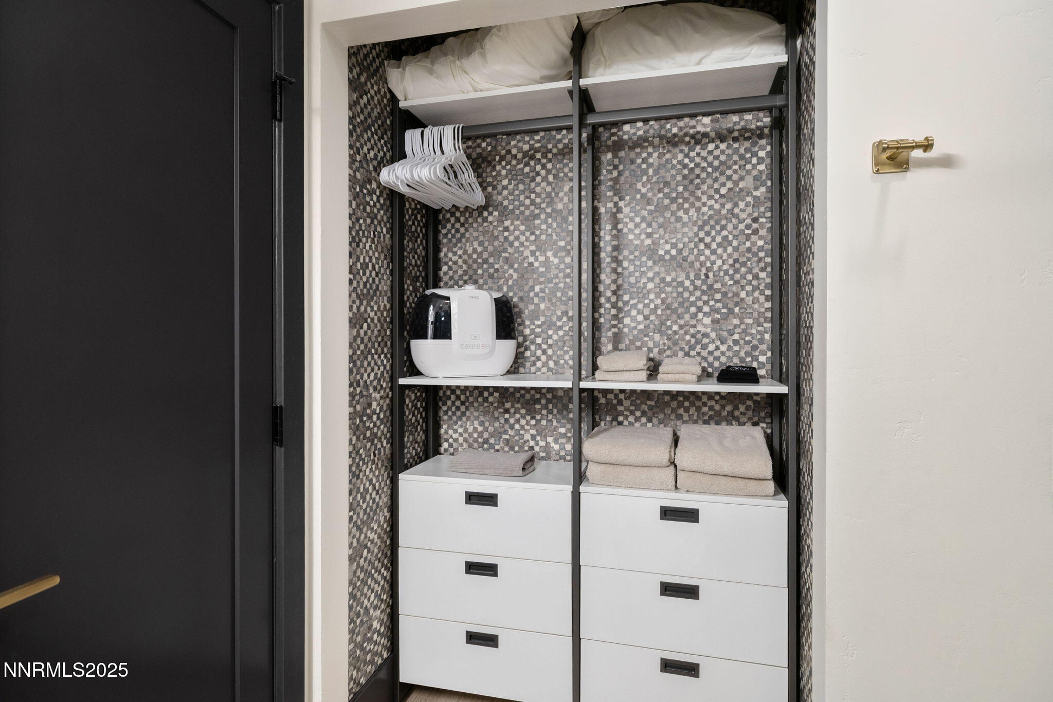 9-web-or-mls-400 Fairview-11