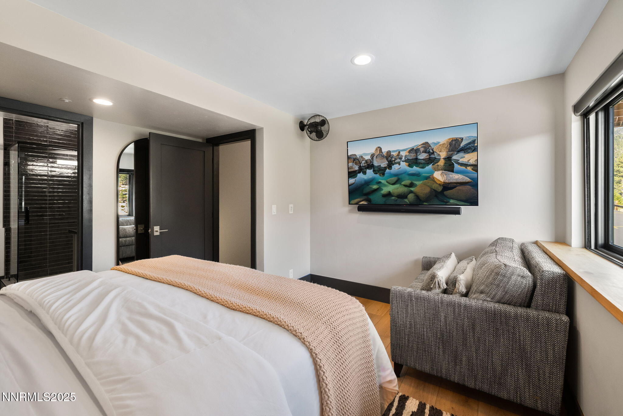 6-web-or-mls-400 Fairview-7