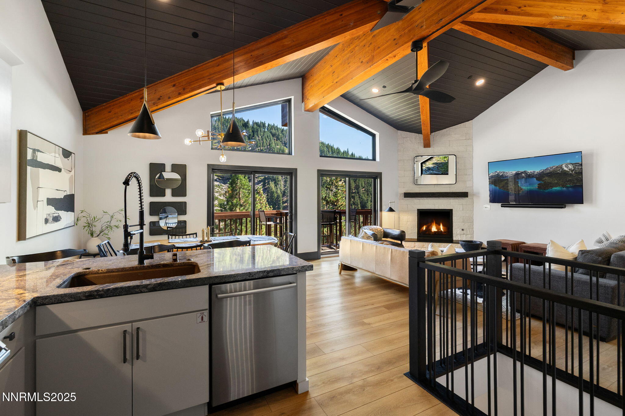 22-web-or-mls-400 Fairview-23