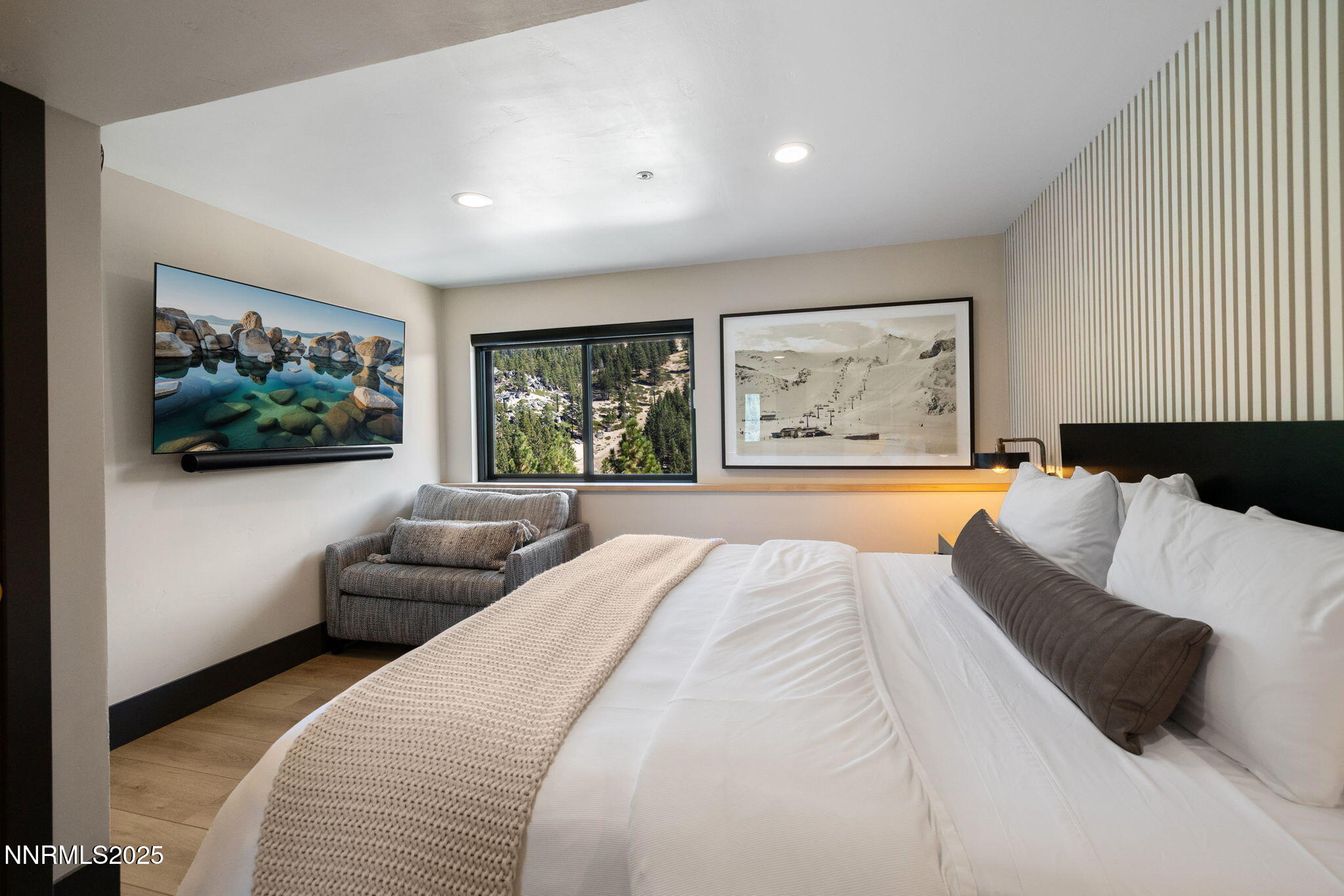 7-web-or-mls-400 Fairview-8