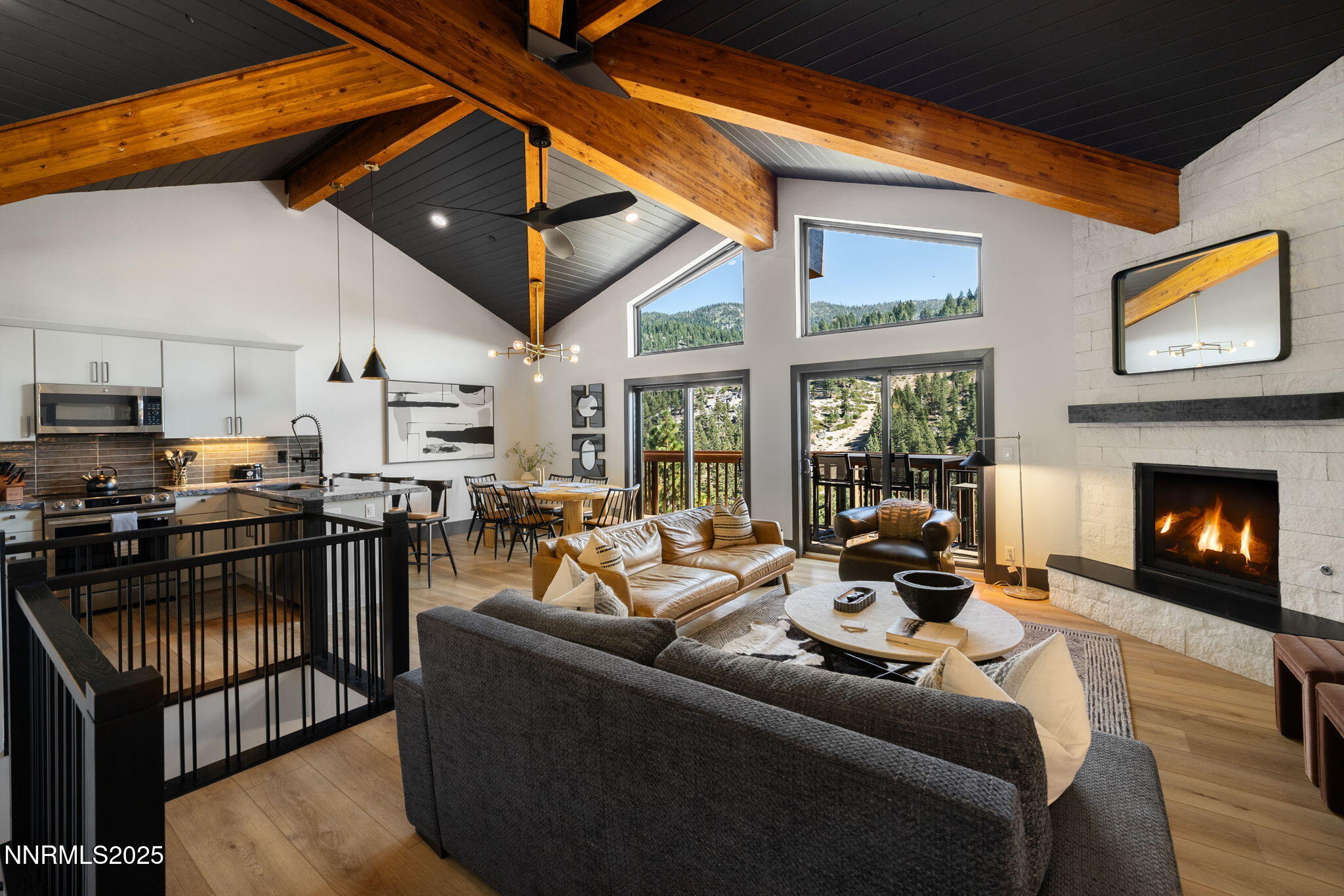 1-web-or-mls-400 Fairview-16