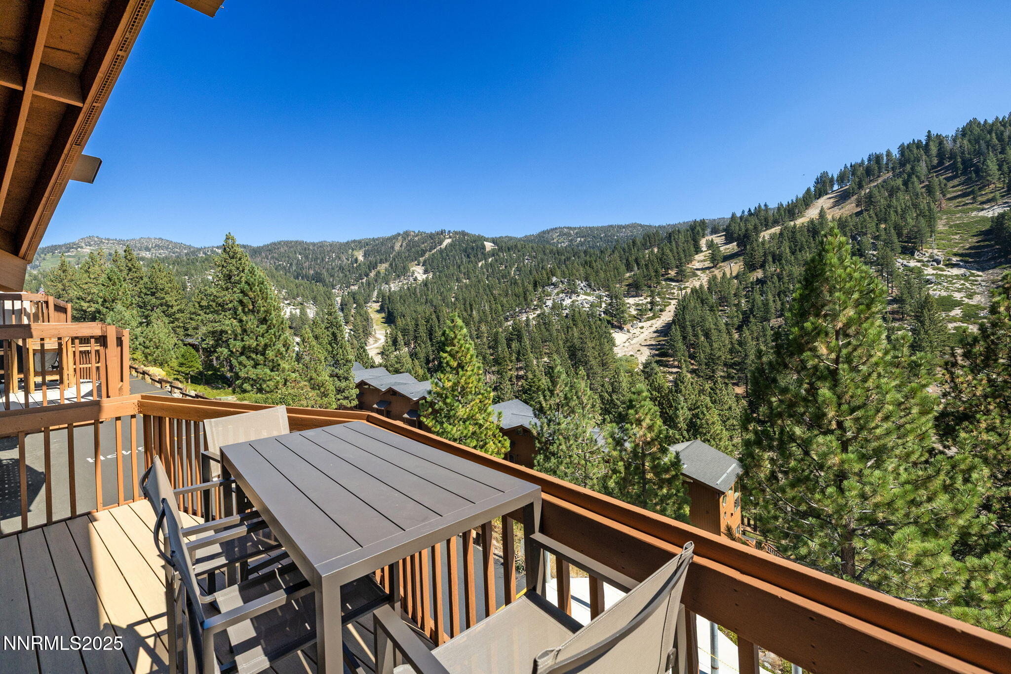 26-web-or-mls-400 Fairview-29