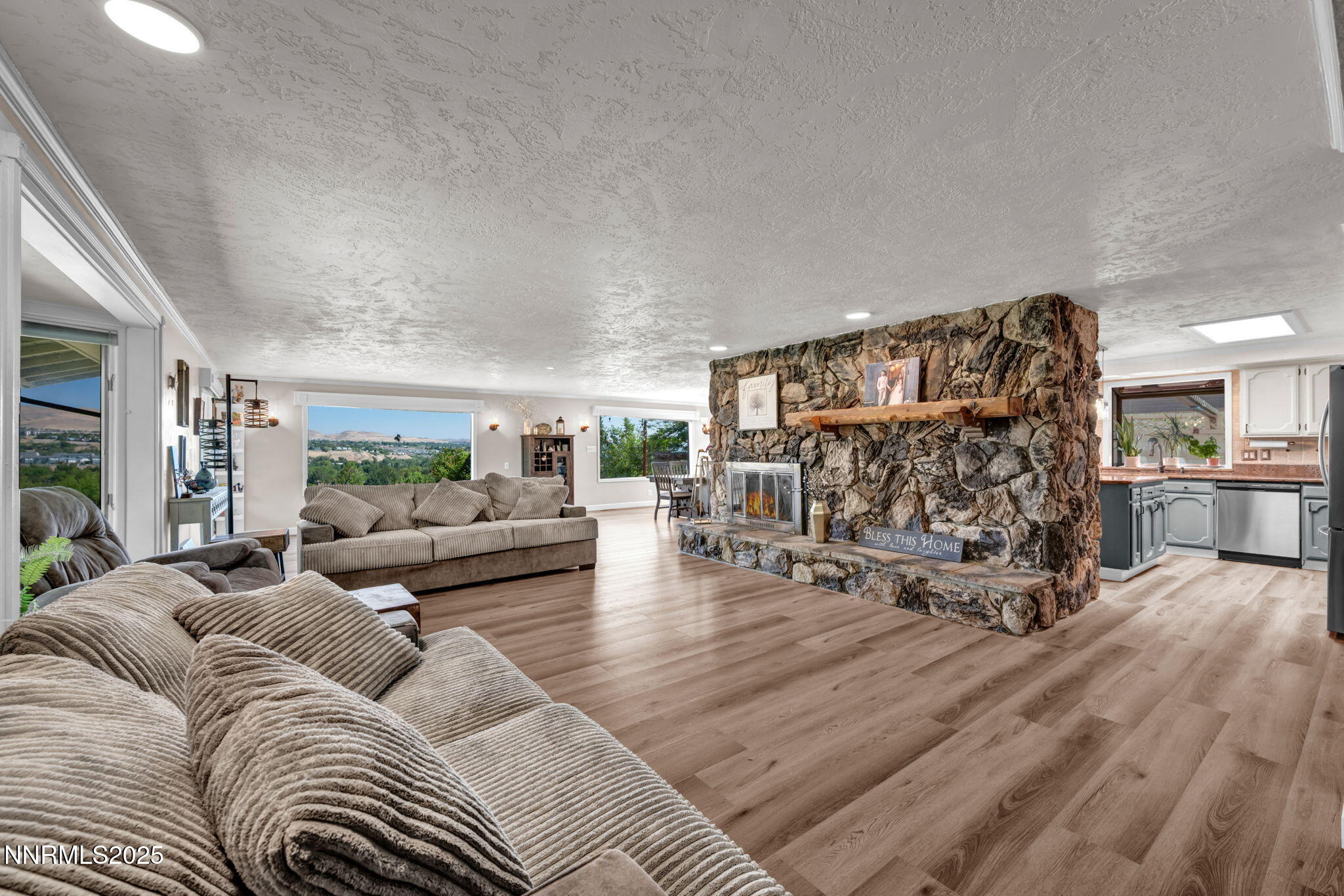 89-web-or-mls-3495-w-plumb-ln