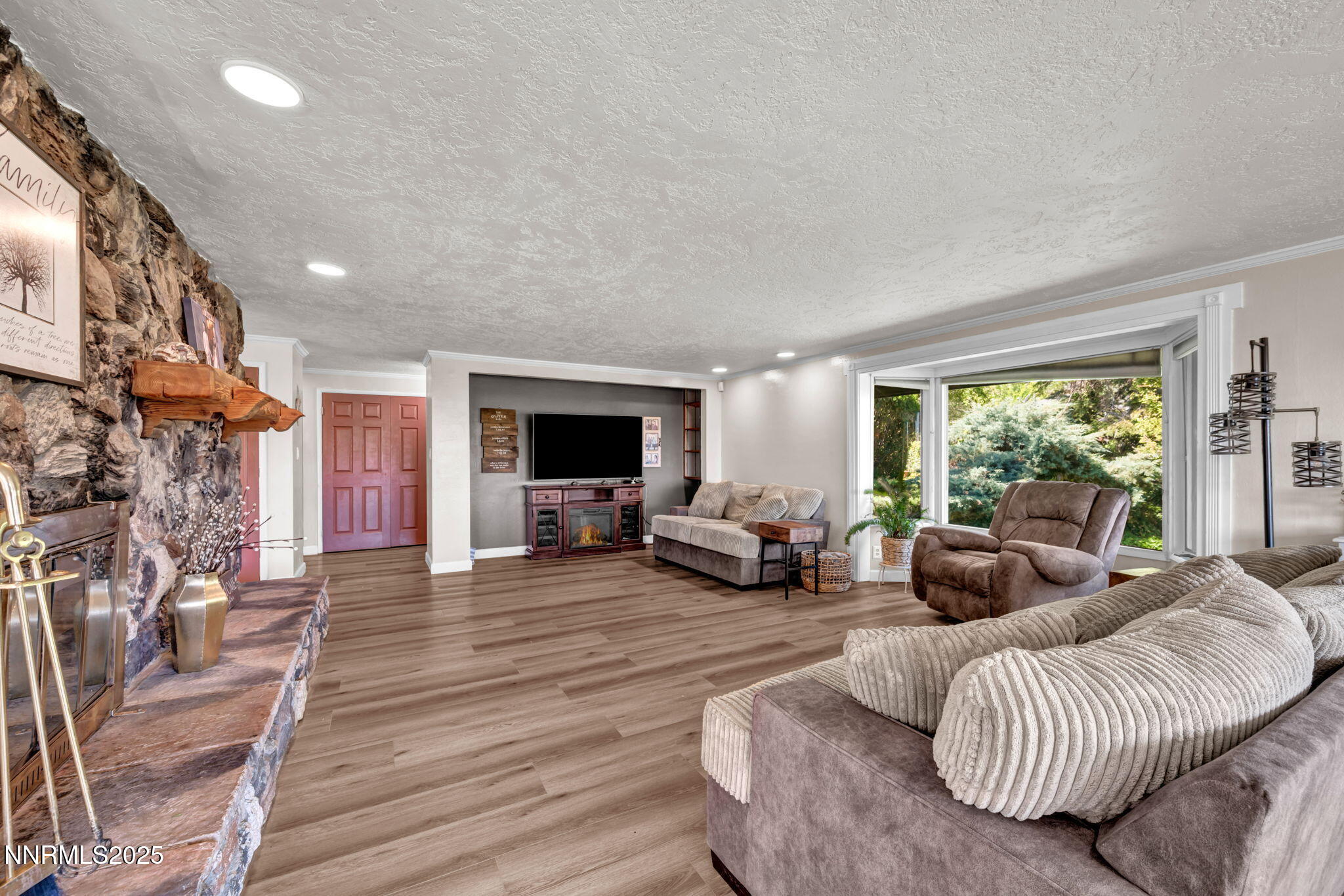 84-web-or-mls-3495-w-plumb-ln