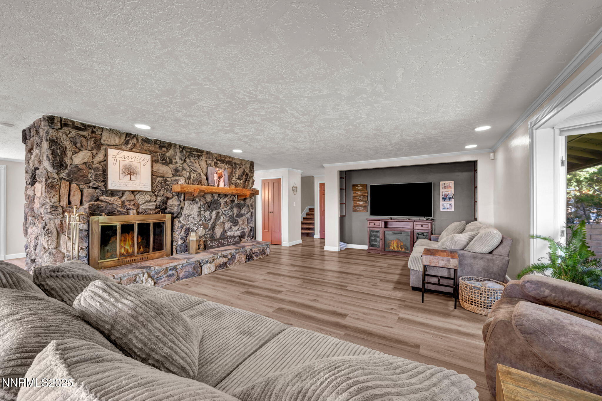 86-web-or-mls-3495-w-plumb-ln