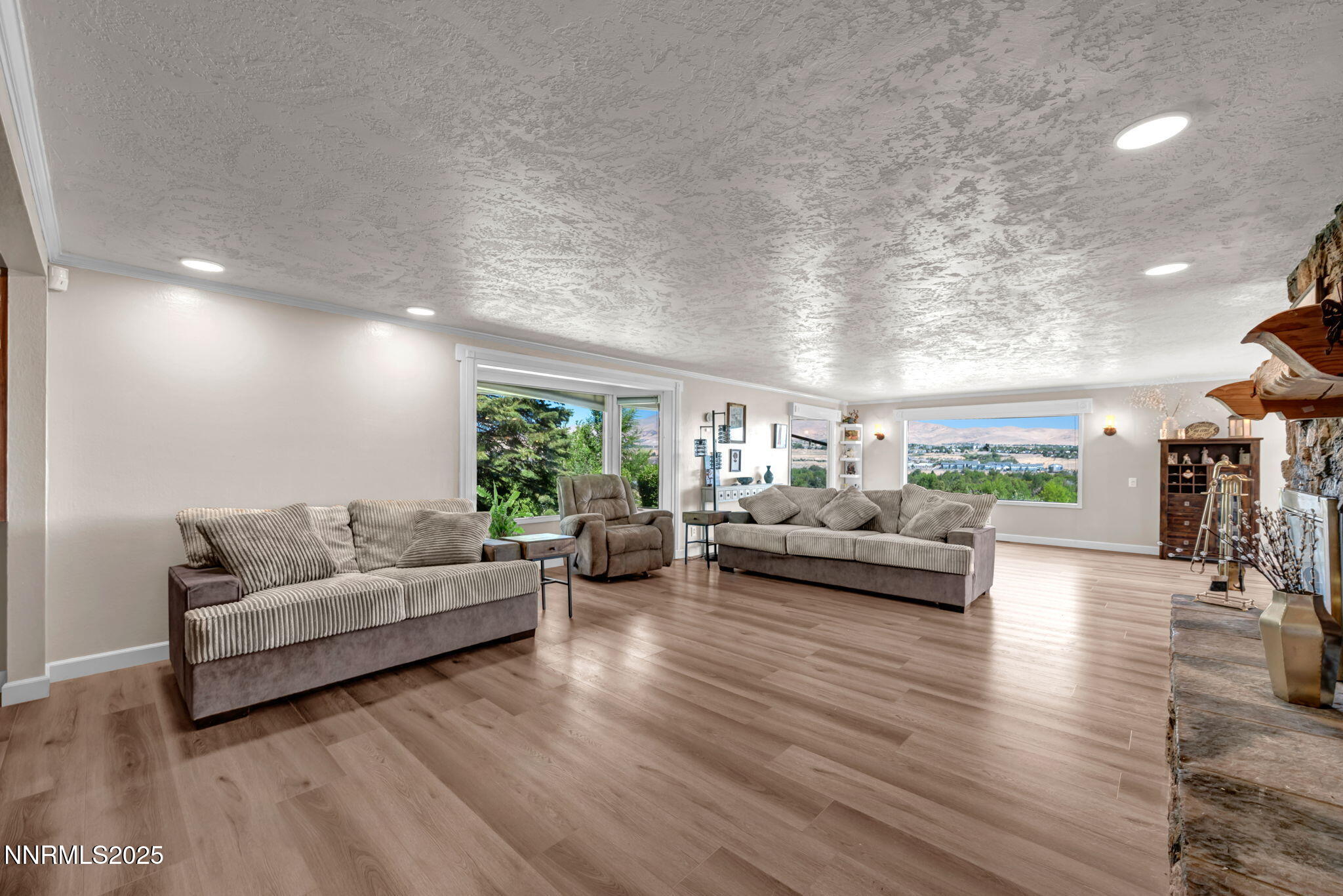 87-web-or-mls-3495-w-plumb-ln