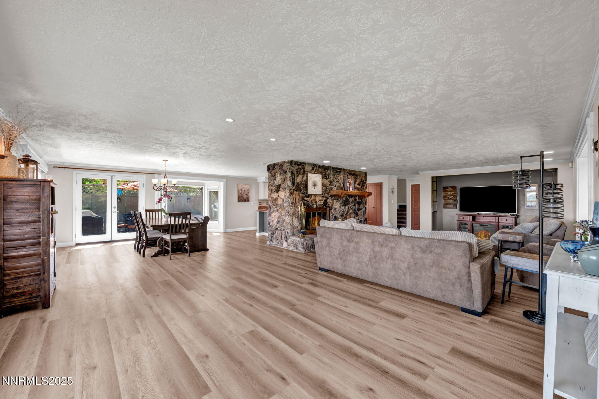 81-web-or-mls-3495-w-plumb-ln