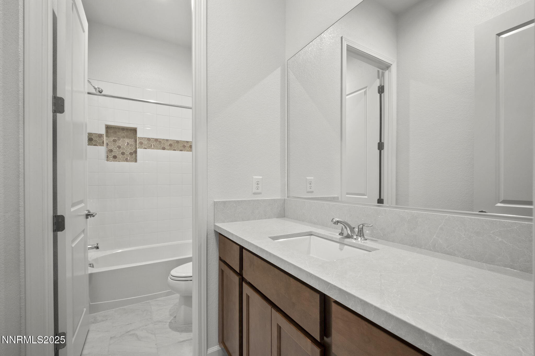 25-web-or-mls-15025 Iron River Dr-16