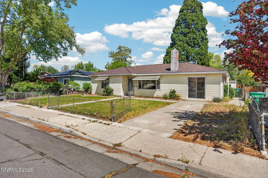 Photo of 825 Capitol Hill Avenue, Reno, NV 89502 (MLS # 260005514)