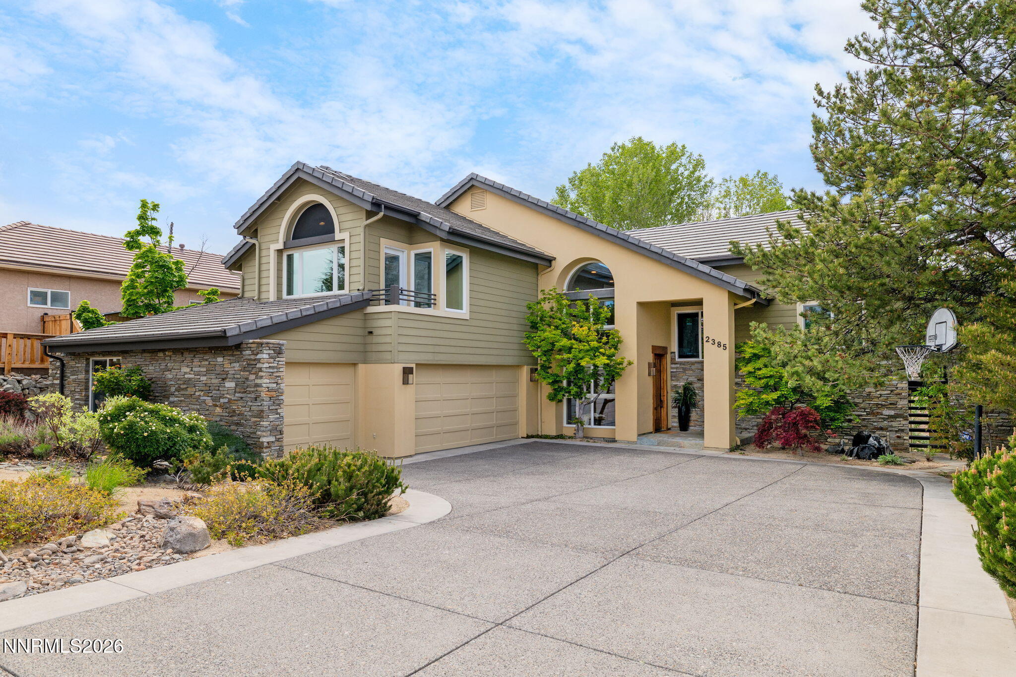 2385 Manzanita Lane
