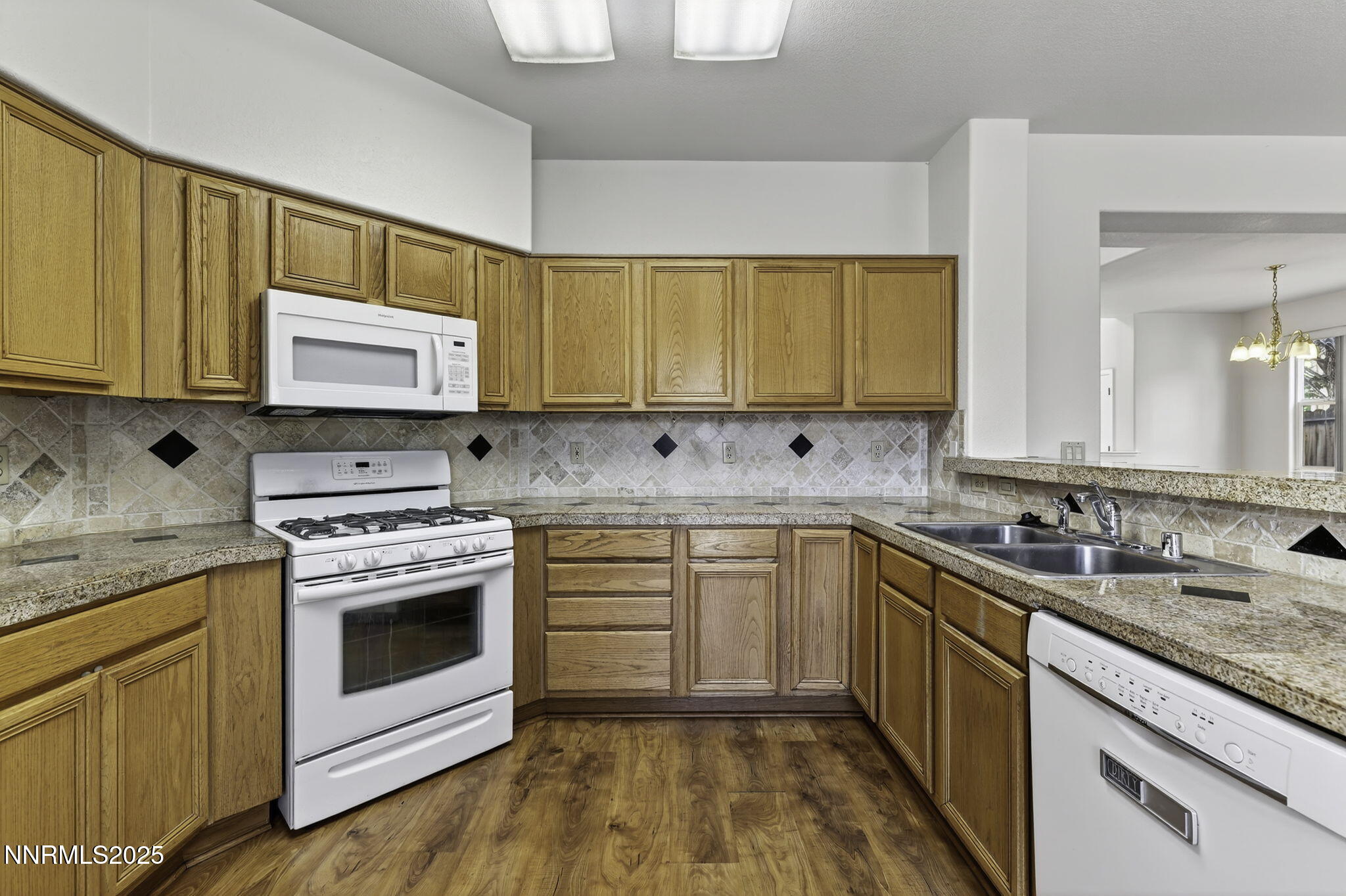 22-web-or-mls-3181 Sky Country-20