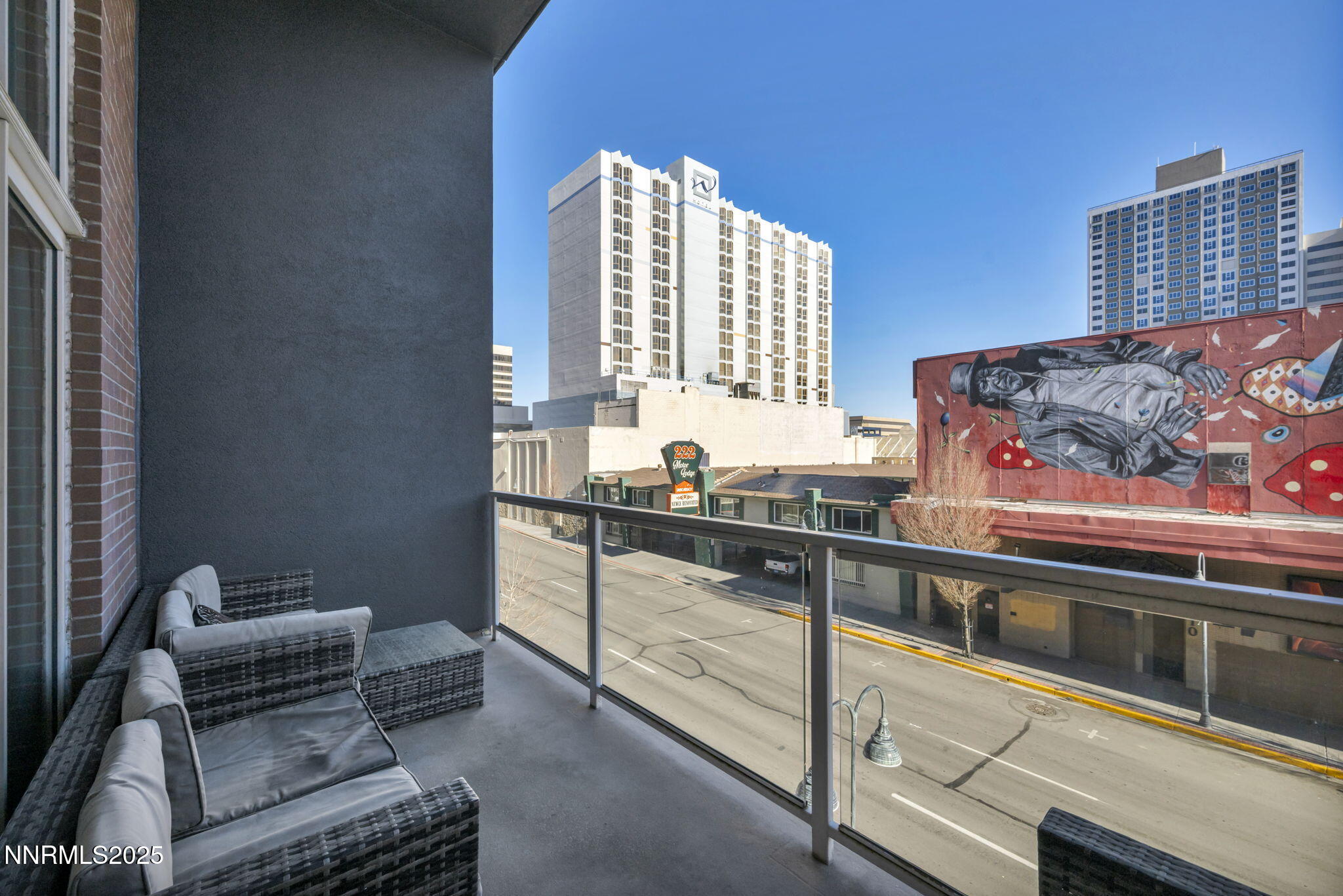 43-web-or-mls-255-n-sierra-st-unit-307