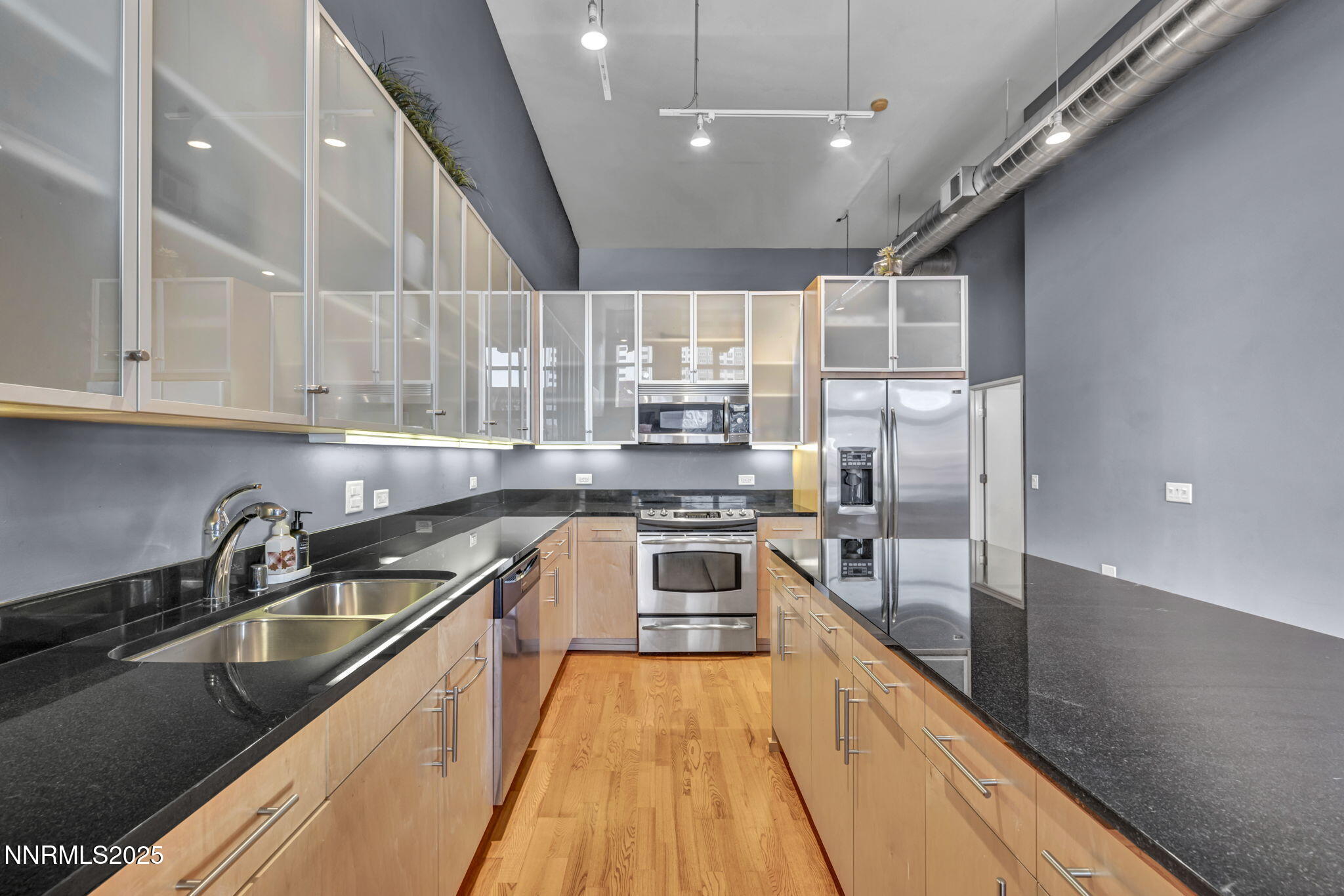 14-web-or-mls-255-n-sierra-st-unit-307