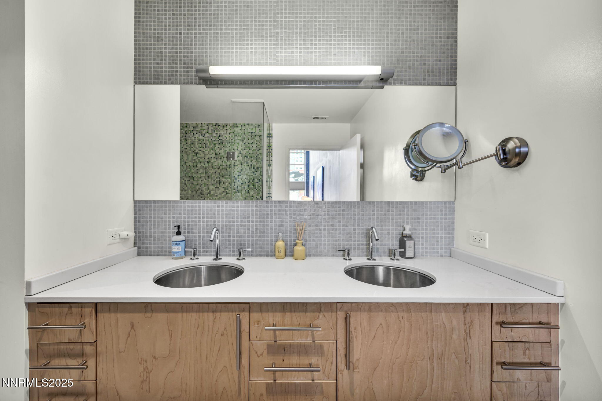 40-web-or-mls-255-n-sierra-st-unit-307