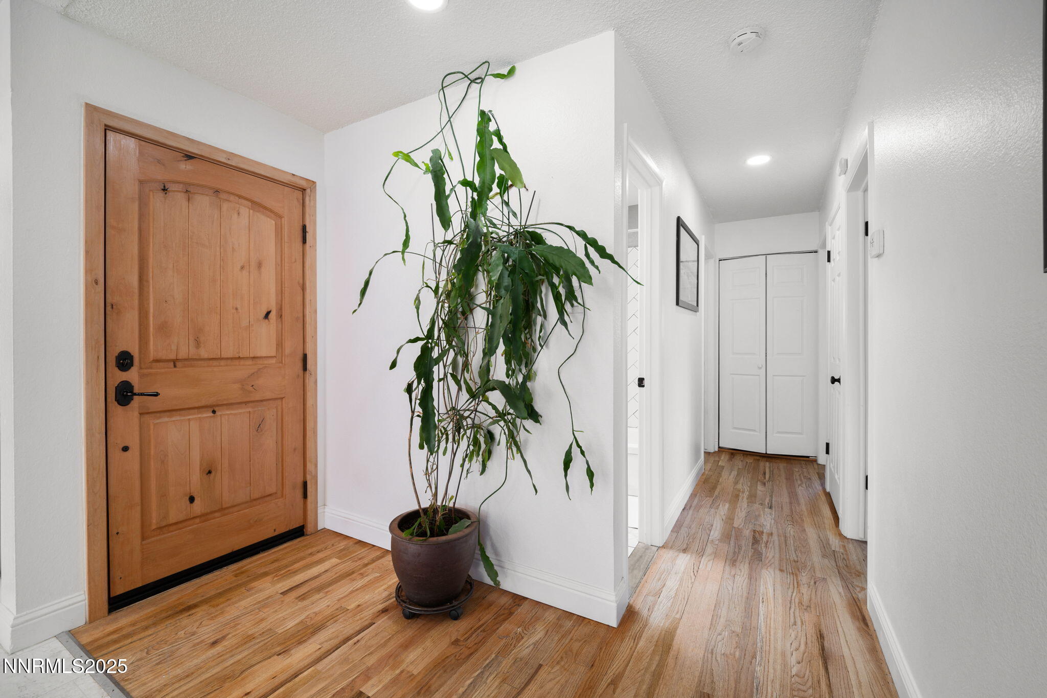 27-web-or-mls-1175 Akard Dr_-15