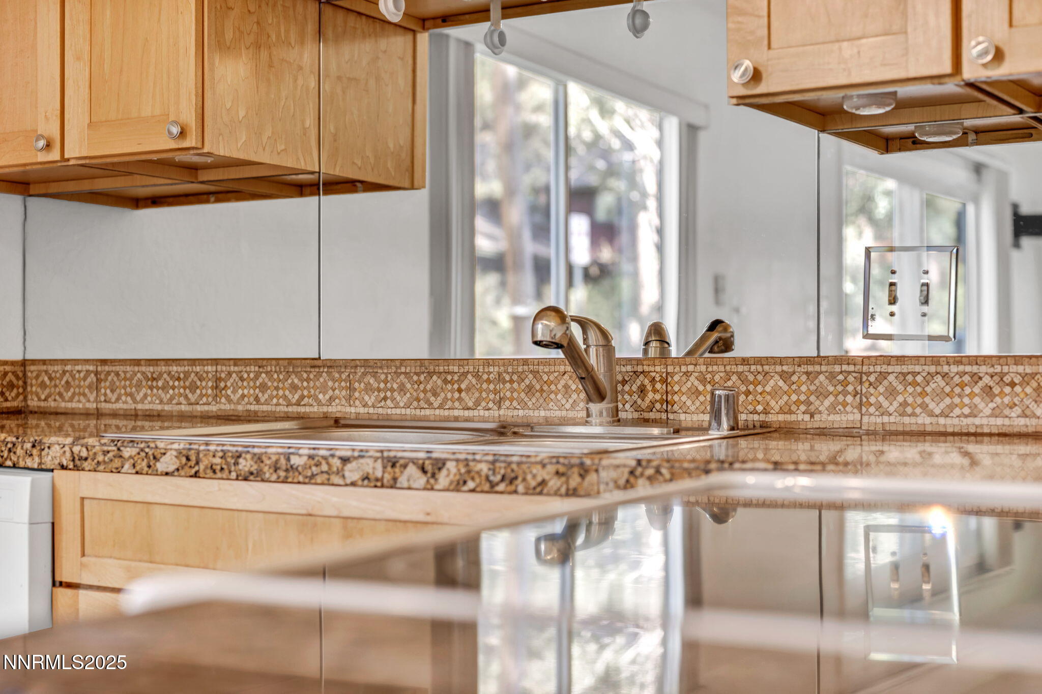 27-web-or-mls-827-robin-dr-8