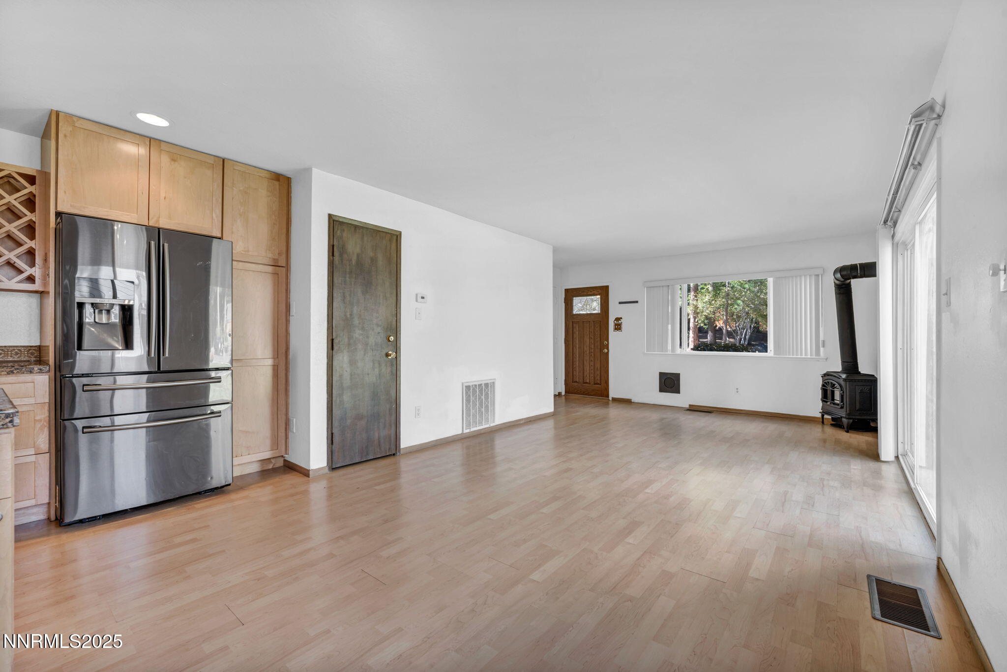 32-web-or-mls-827-robin-dr-8